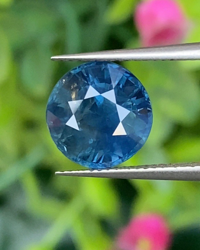พลอย ไพลิน Greenish Blue Sapphire 4.36 กะรัต (Cts.) ดิบ (Unheated ) พลอยแท้ อัญมณีมงคลประจําวันเกิด เครื่องประดับพลอย