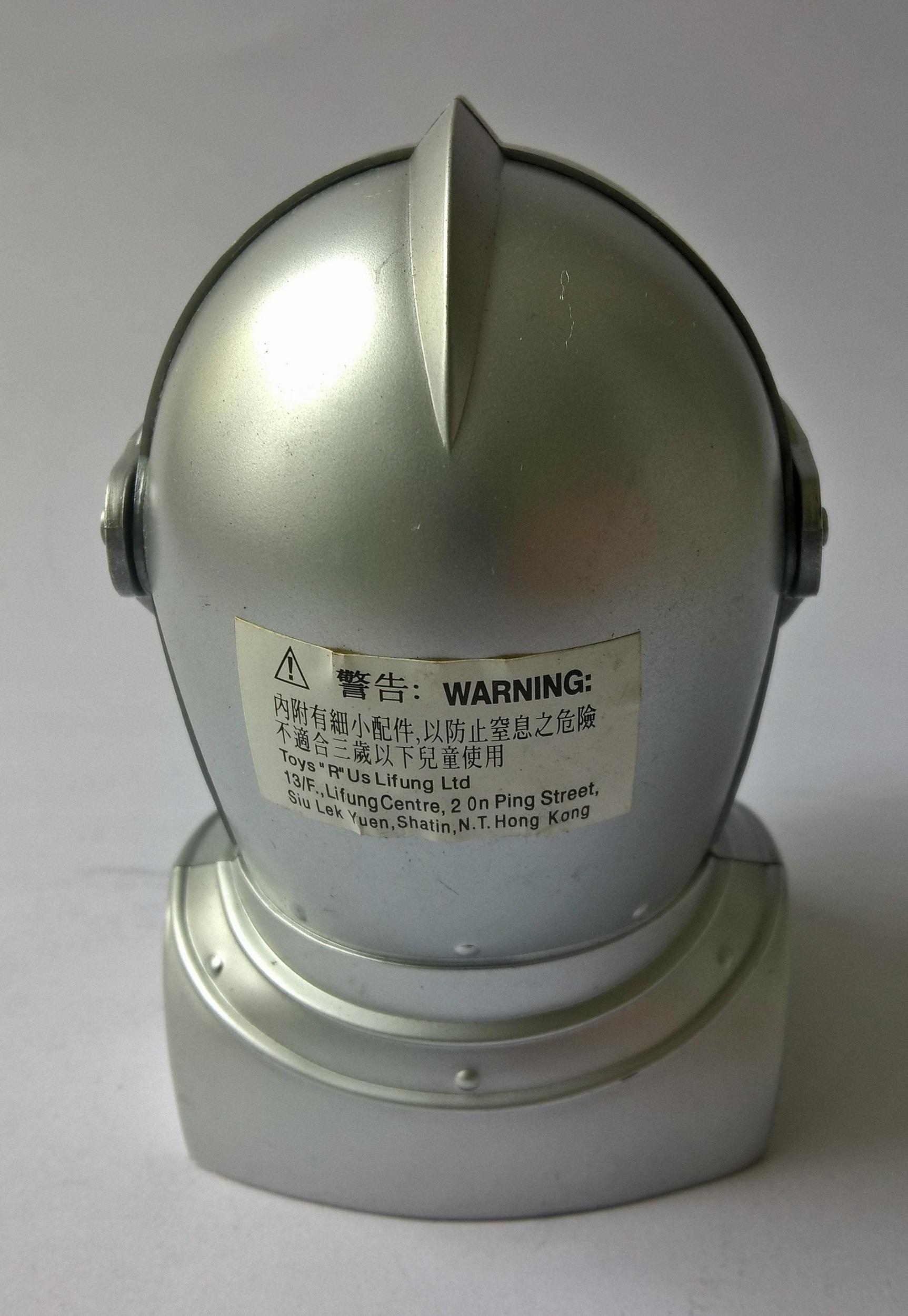 กล่องใส่ของทรงหัวอัศวิน ขนาดตามภาพ วัสดุเป็นพลาสติกสีเงิน