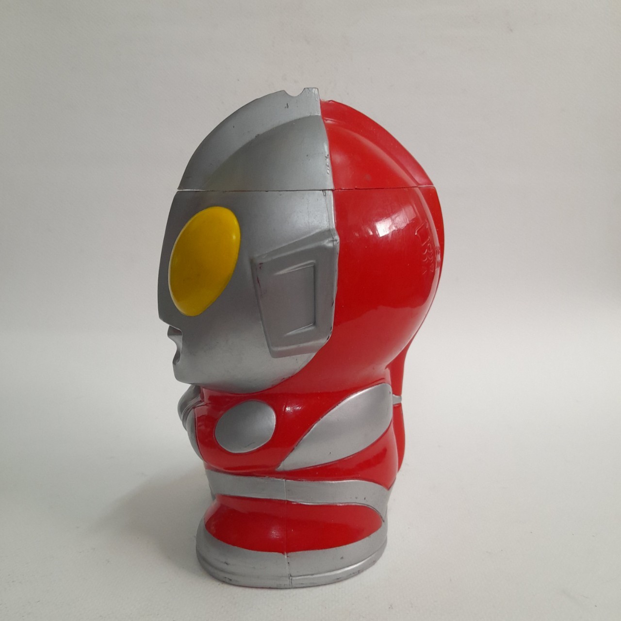 กระปุกออมสิน อุลตร้าแมน เปิดฝาได้ ของเอเพกซ์ทอยส์ ลิขสิทธิ์แท้ไชโยฯขนาดตามรูป มือสองสภาพดี มีรอยบ้างงานสะสมเก่าเก็บ