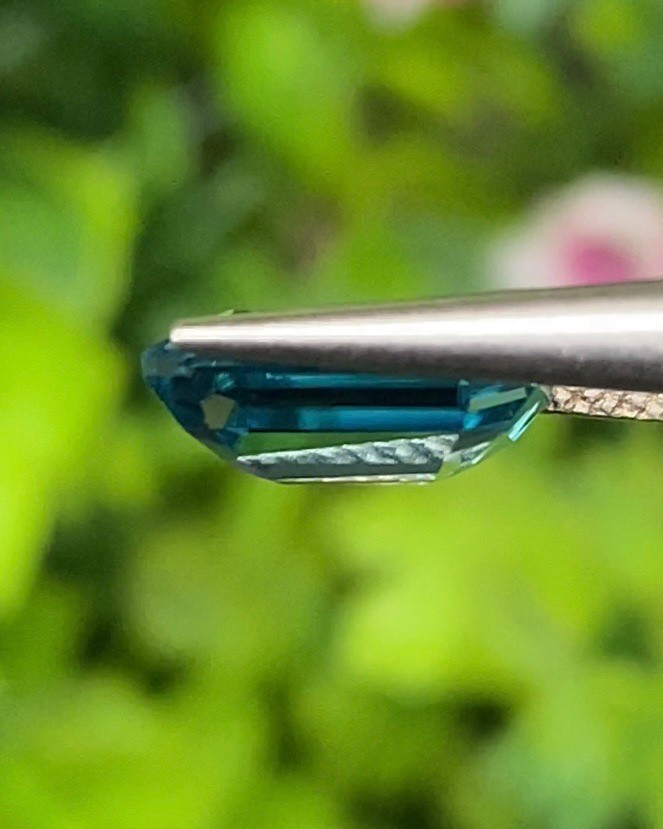 พลอย เพทาย (Zircon) 3.25 กะรัต (Cts.) พลอยแท้ อัญมณีมงคลประจําวันเกิด เครื่องประดับพลอย