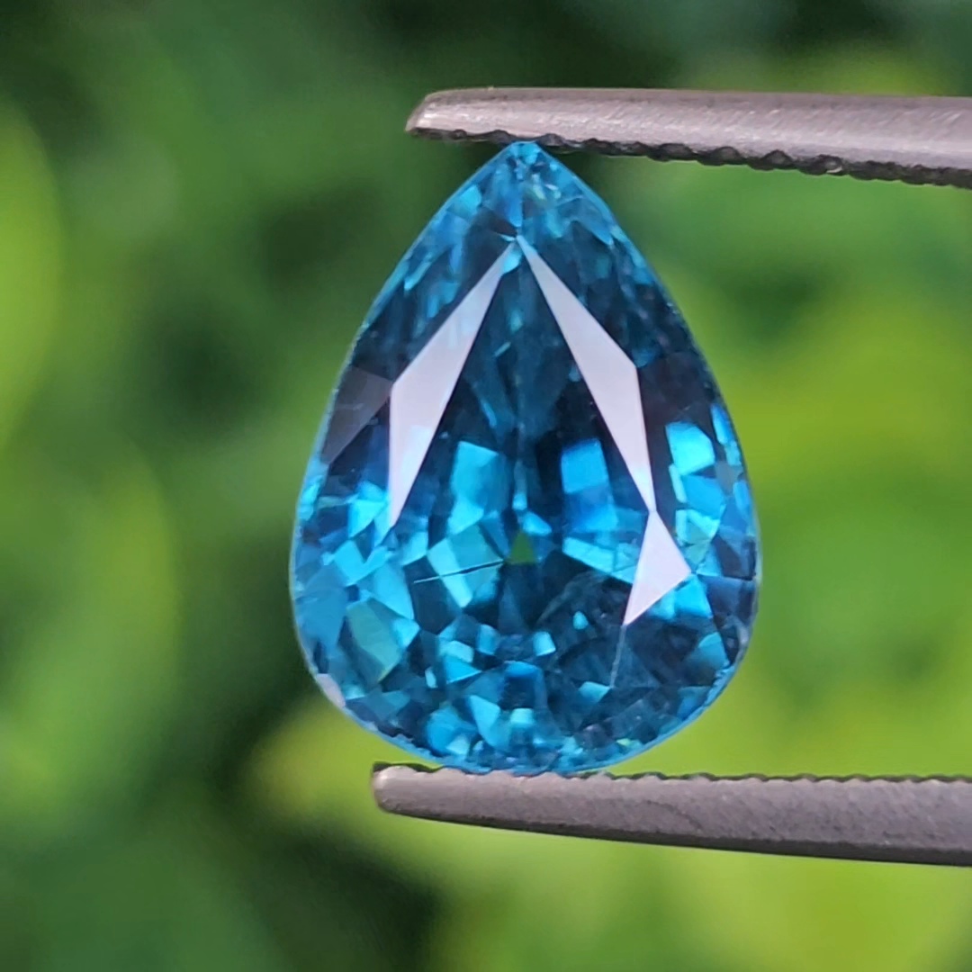 พลอย เพทาย (Zircon) 5.55 กะรัต (Cts.) พลอยแท้ อัญมณีมงคลประจําวันเกิด เครื่องประดับพลอย