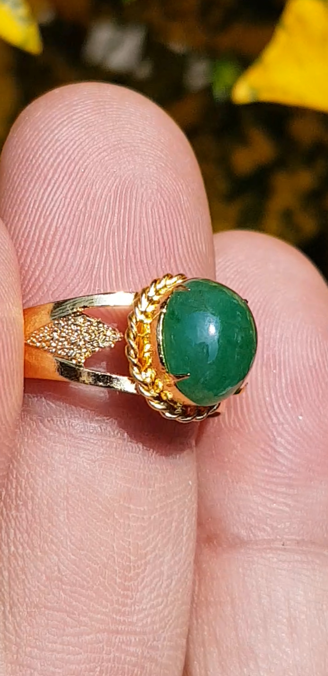 หยก พม่า แท้ Jade แหวนหยก 翡翠戒指 (Jadeite ring) ดิบ 2.19 กะรัต (Cts.) Size 58 ไม่ผ่านการปรับปรุง (Type A) พม่า (Myanmar)