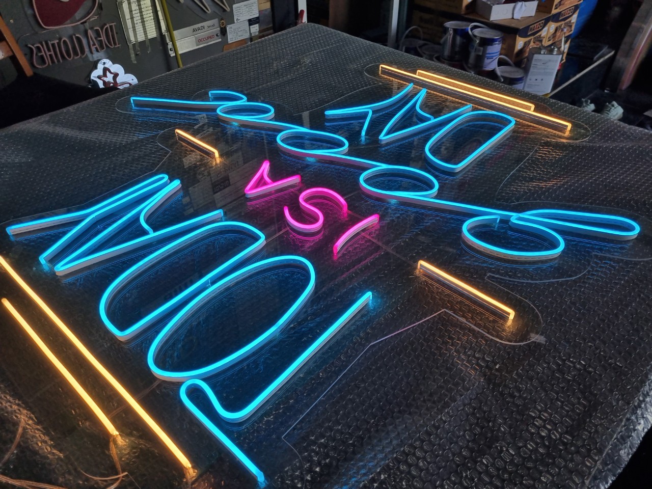 '' ป้ายไฟดัดนีออนเฟล็กซ์ '' ขนาด 100x100 cm