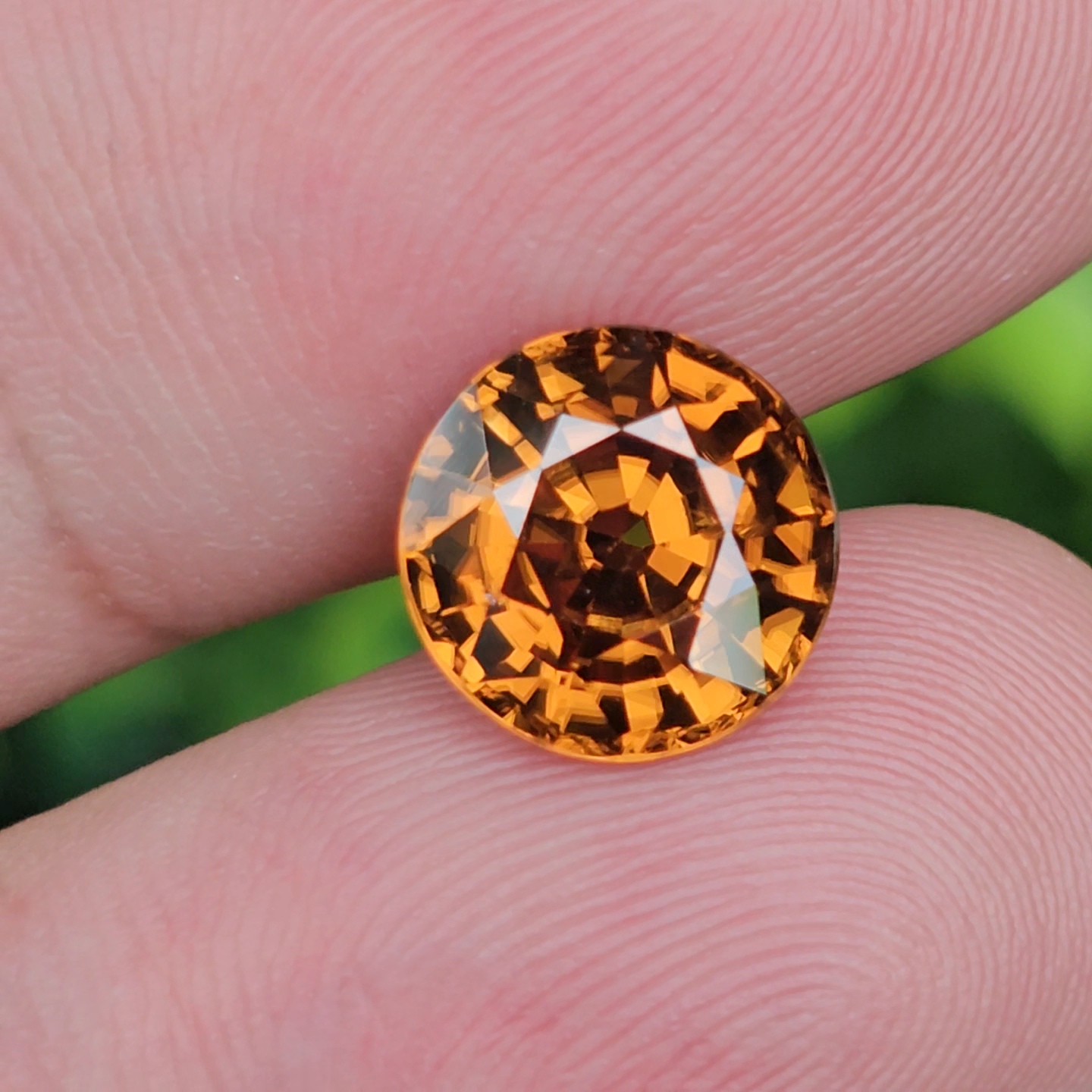 พลอย เพทาย (Zircon) 4.98 กะรัต (Cts.) พลอยแท้ อัญมณีมงคลประจําวันเกิด เครื่องประดับพลอย