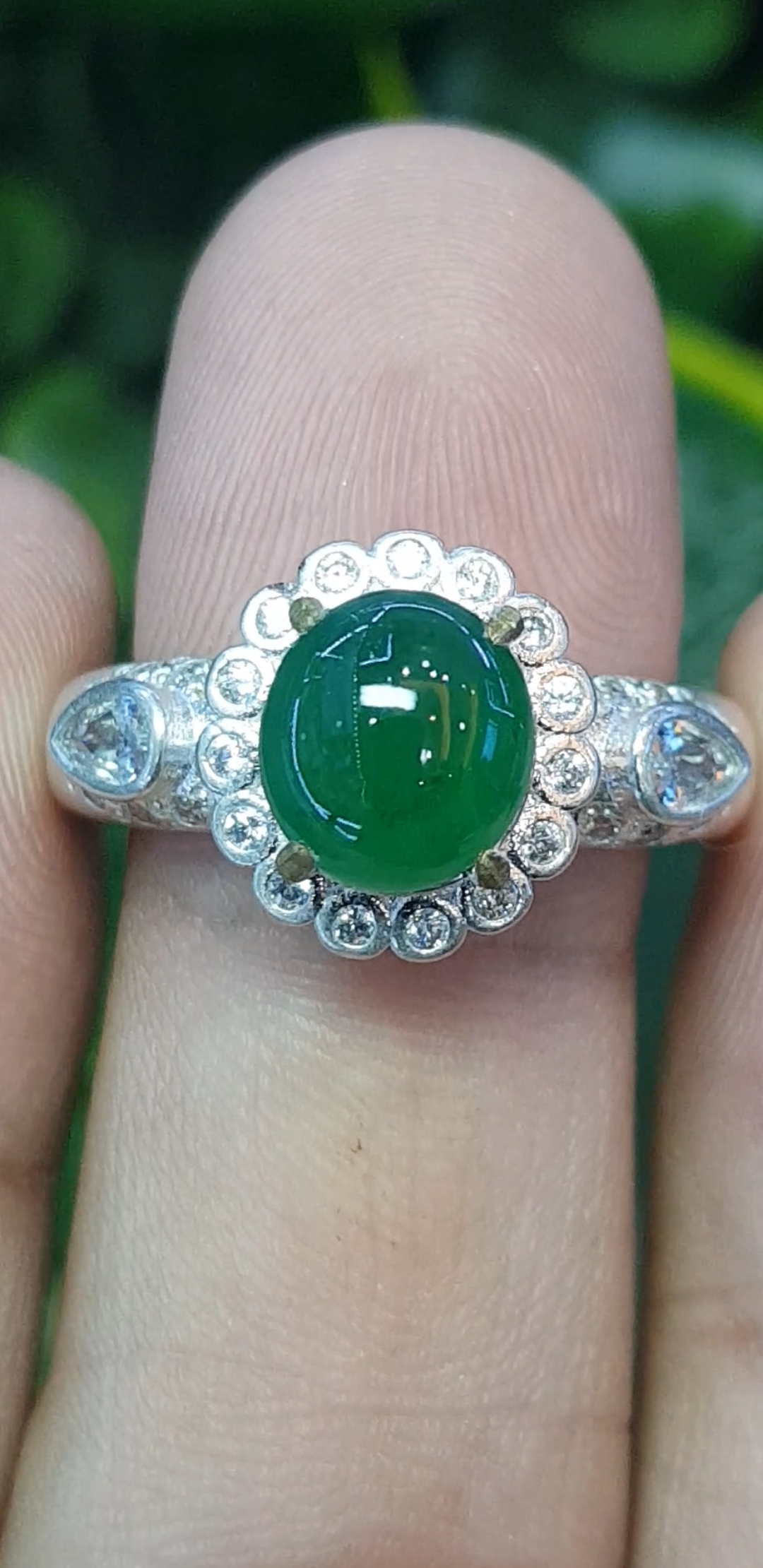 หยก พม่า แท้ Jade แหวนหยก (jadeite) 2.07 กะรัต (Cts.) ดิบ (Size) 59 ไม่ผ่านการปรับปรุง (Type A) พม่า (Myanmar)