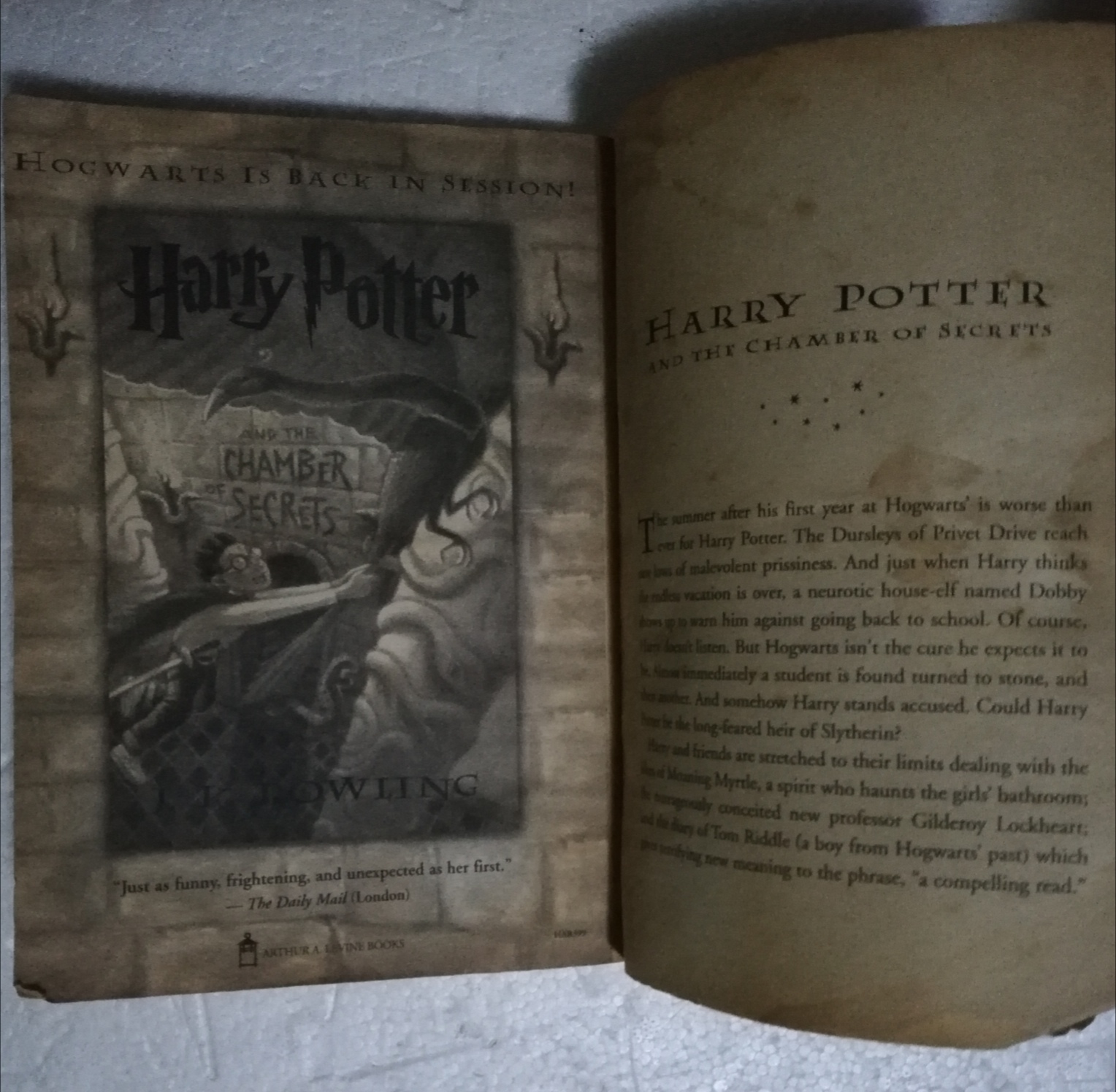 หนังสือเก่า มีรอยชำรุดตามภาพ, ฉบับภาษาอังกฤษ Harry Potter and the sorcerer's Stone แฮร์รี่พ็อตเตอร์กับศิลาอาถรรพ์