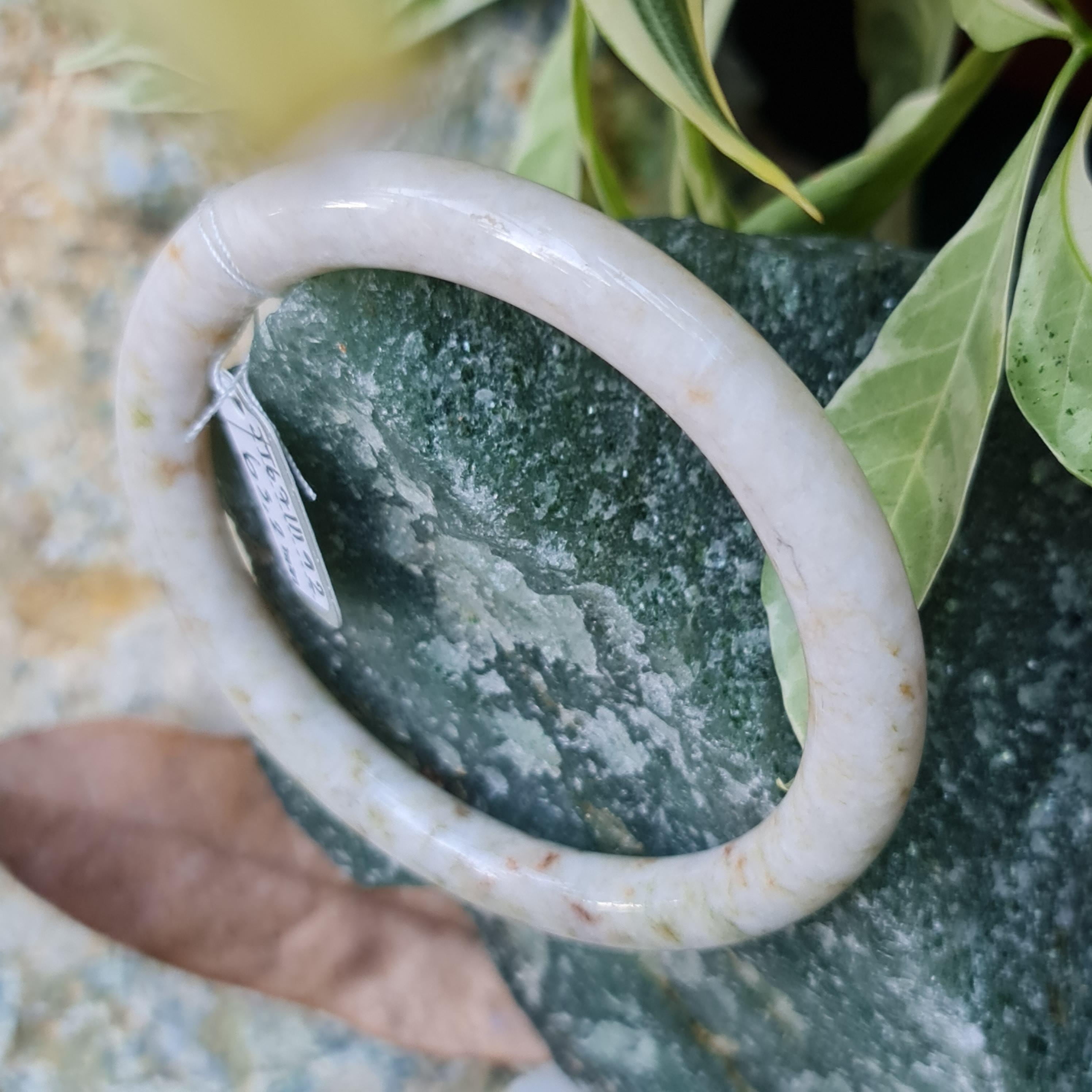 JB6711192 หยก พม่า แท้ Jade กำไลหยก 63.2 มม. (Jadeite bracelet) พม่า (Myanmar)