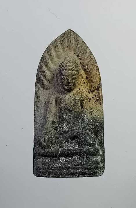 ผ2240 พระรอด หลังยันต์ ไม่ทราบที่ครับ
