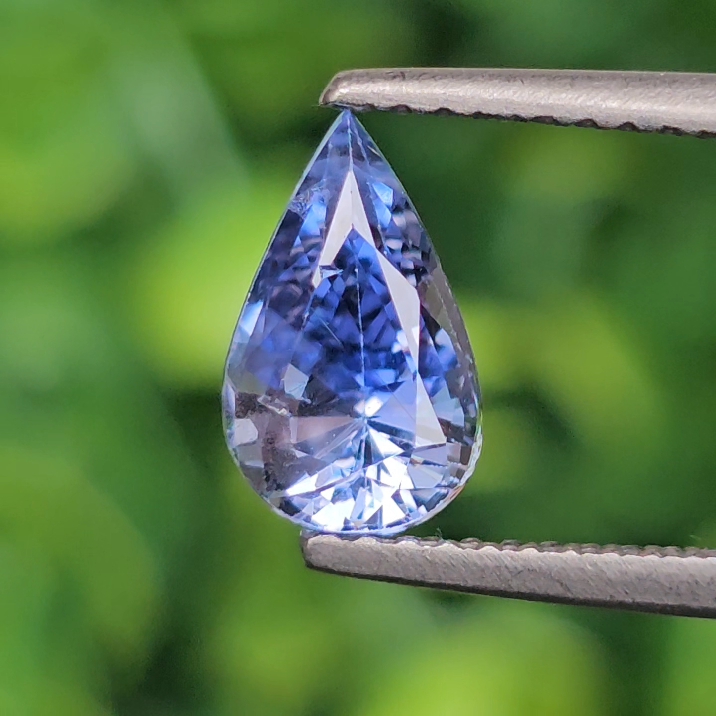 พลอย ไพลิน (Blue Sapphire) 1.55 กะรัต (Cts.) ดิบ (Unheated) พร้อมใบเซอร์ พลอยแท้ อัญมณีมงคลประจําวันเกิด เครื่องประดับพลอย