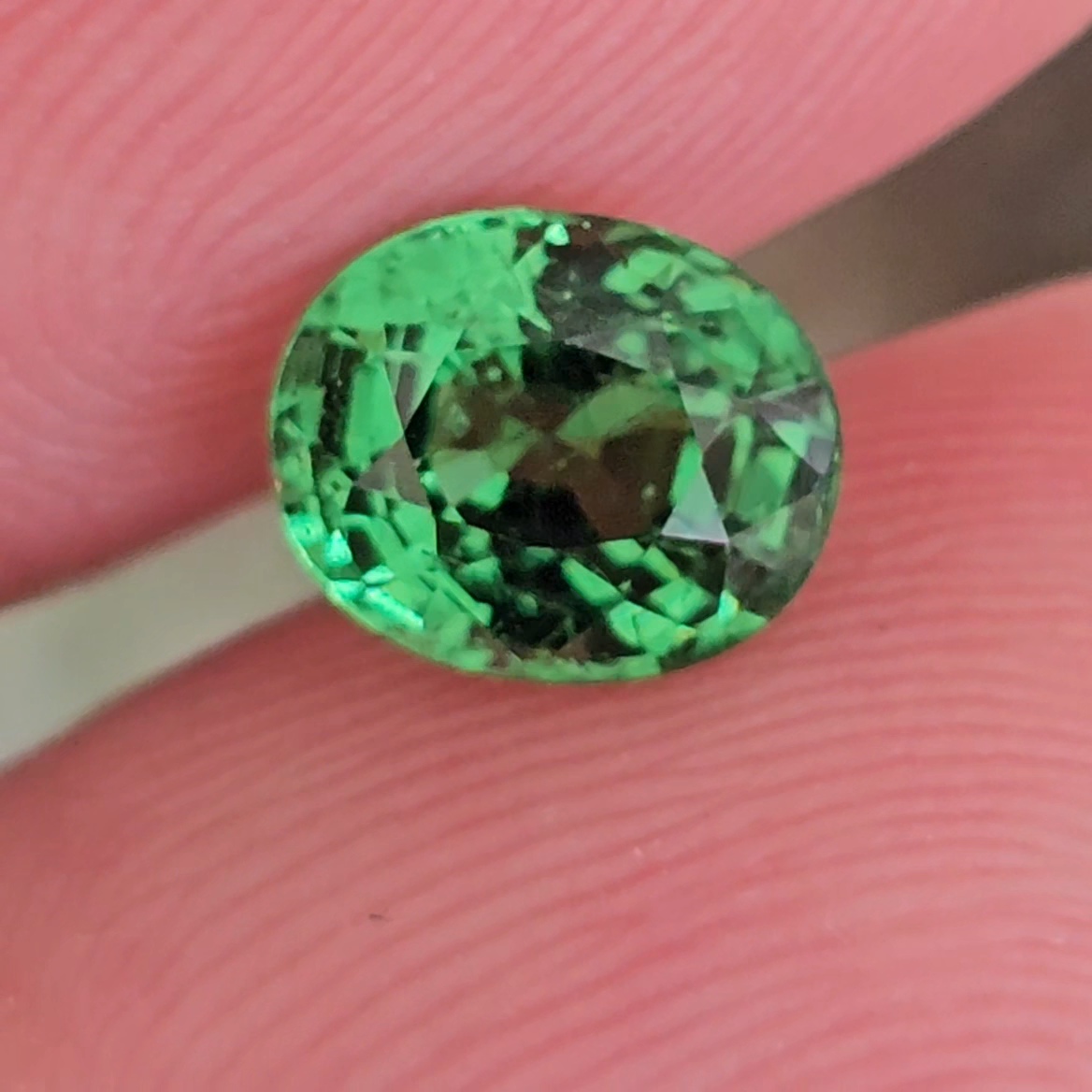 พลอย ซาโวไรท์ Tsavorite Garnet 1.16 กะรัต (Cts.) ดิบ Unheated พร้อมใบเซอร์ อัญมณีมงคลประจําวันเกิด เครื่องประดับพลอย