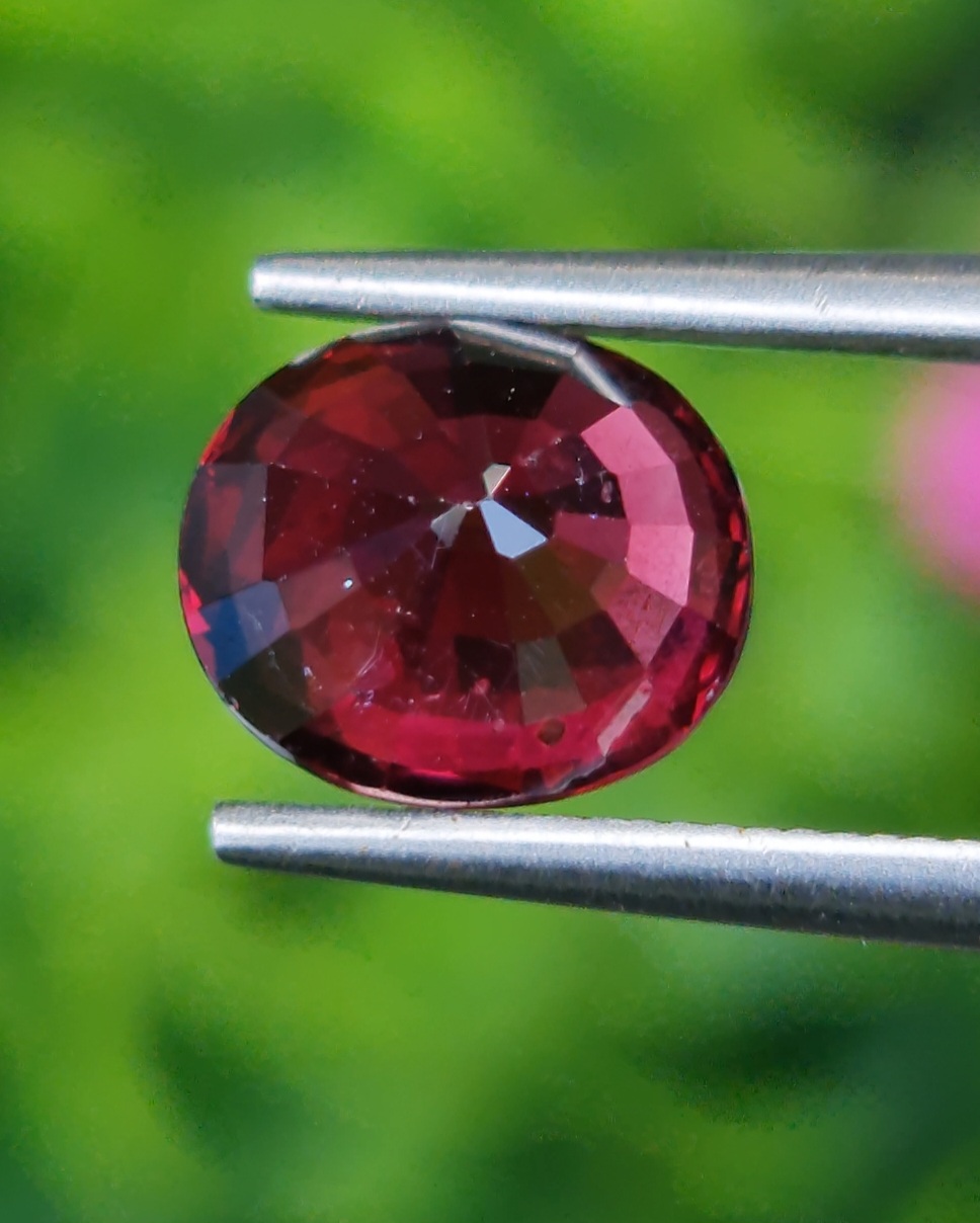 พลอย โรโดไลต์ กาเน็ท Rhodolite Garnet 2.68 กะรัต Cts.พลอยแท้ อัญมณีมงคลประจําวันเกิด เครื่องประดับพลอย