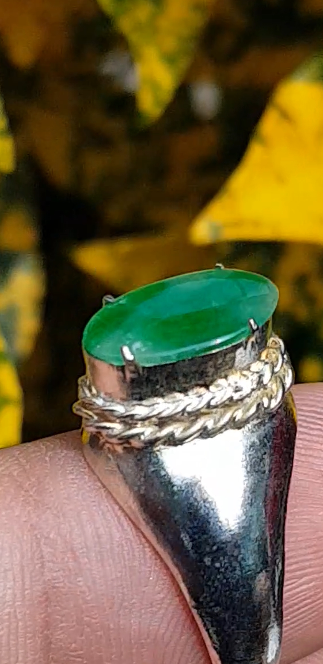 หยก พม่า แท้ Jade แหวนหยก 翡翠戒指 (Jadeite ring) 0.74 กะรัต (Cts.) (Size) 29 ดิบ ไม่ผ่านการปรับปรุง (Type A) พม่า (Myanmar)