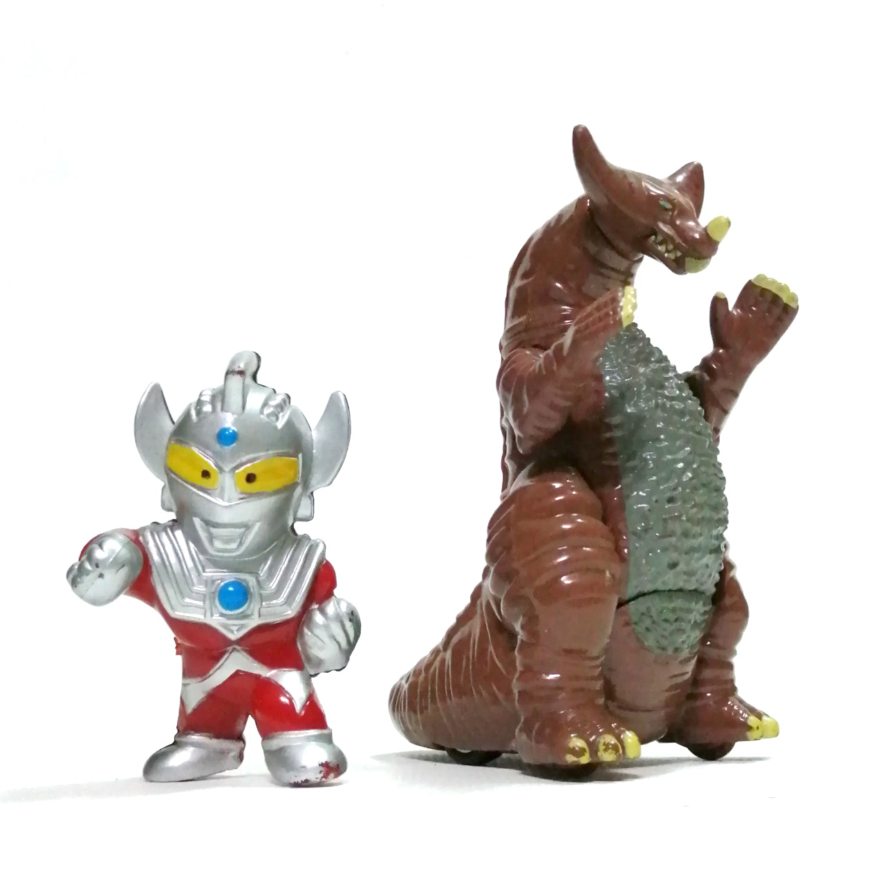 สัตว์ประหลาด โกโมร่า กลไกเก่า ทำงานไม่สมบูรณ์ งาน แมคฯ ขนาดตามรูป สภาพดี แถม งานพลาสติก อุลตร้าแมนทาโร่ ***เท้ามีรอยแตก พิจารณาก่อนซื้อ ***เท้ามีรอยแตก พิจารณาก่อนซื้อ ขายเหมา2ตัวไม่แยก