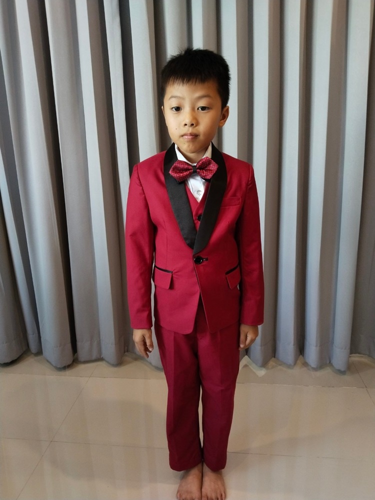 เช่า ชุดสูทเด็กชาย สีแดง ปกกล้วยดำ เรียบหรู