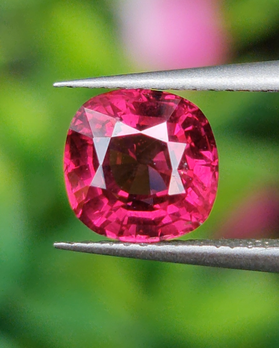 พลอย โรโดไลต์ กาเน็ท Rhodolite Garnet 1.75 กะรัต Cts.พลอยแท้ อัญมณีมงคลประจําวันเกิด เครื่องประดับพลอย