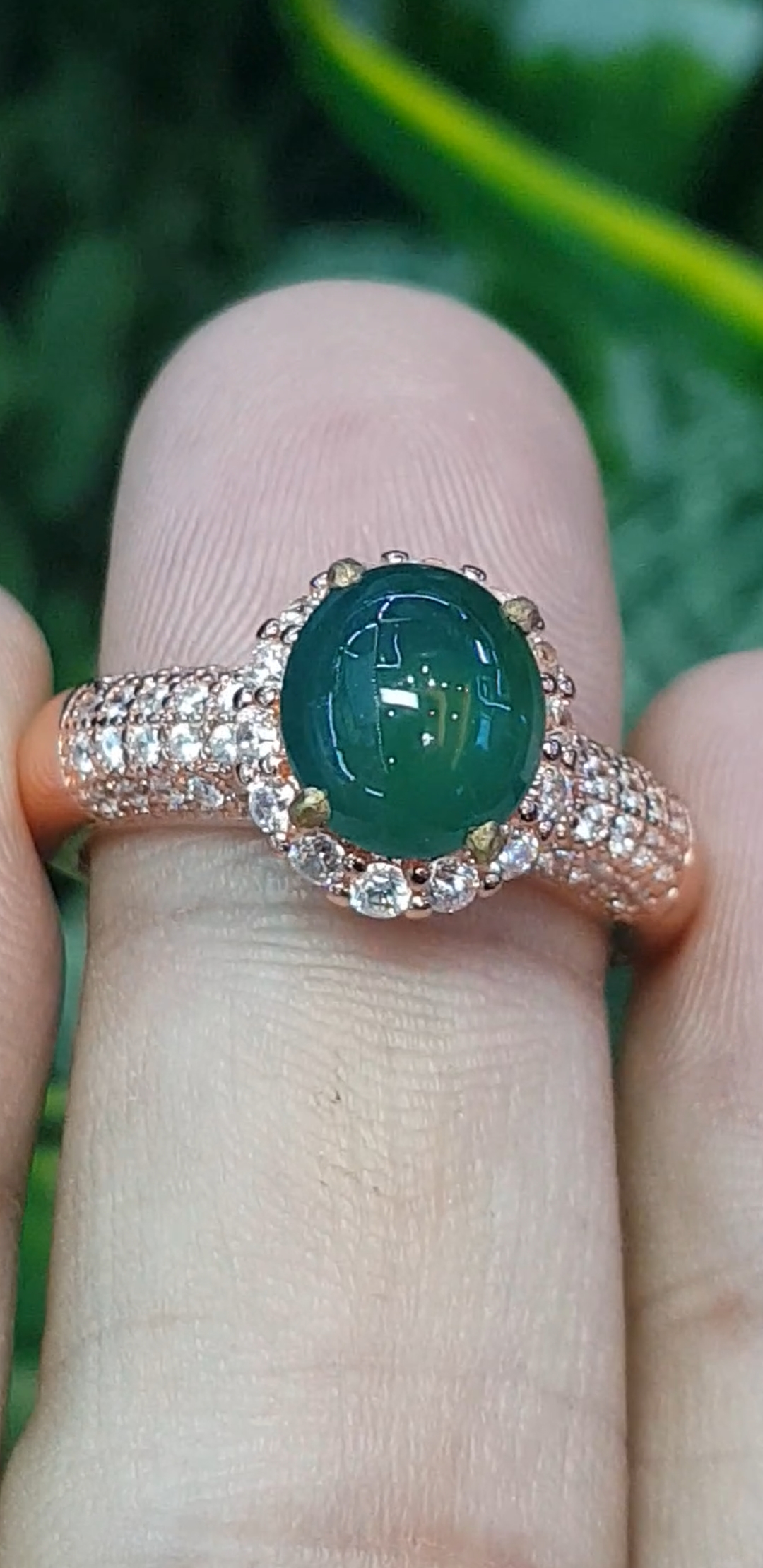 หยก พม่า แท้ Jade แหวนหยก (jadeite) 2.24 กะรัต (Cts.) ดิบ(Size) 58 ไม่ผ่านการปรับปรุง (Type A) พม่า (Myanmar)
