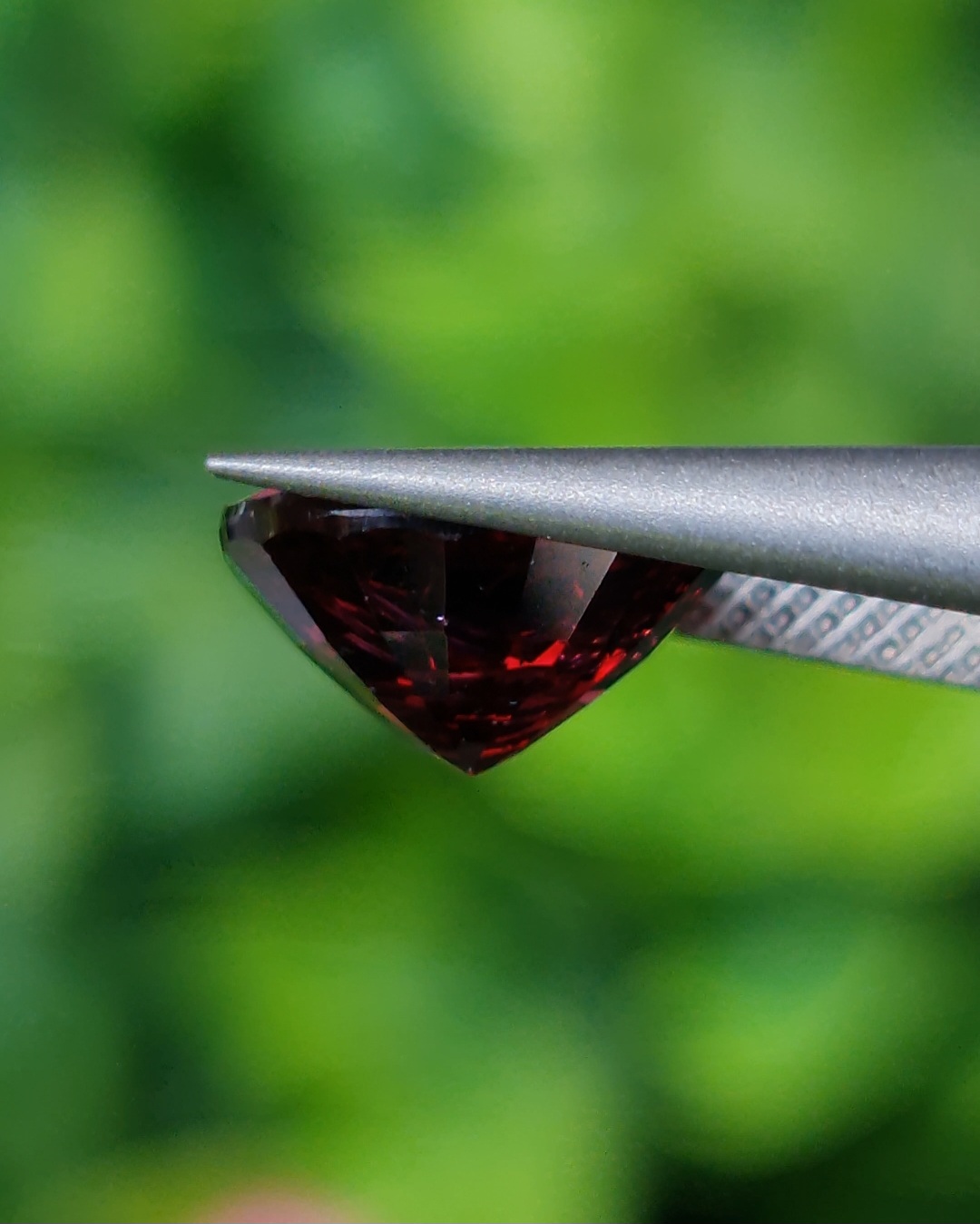 พลอย โรโดไลต์ กาเน็ท Rhodolite Garnet 2.49 กะรัต Cts.พลอยแท้ อัญมณีมงคลประจําวันเกิด เครื่องประดับพลอย