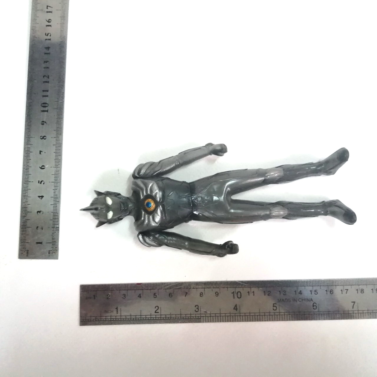 ซอฟ6 -6.5นิ้ว ขนาดตามรูป อุลตร้าแมนเลเจ้นต์ ตัวพิเศษ เคลียร์ใสสีดำ(ดำใส) สภาพดี มีรอยบ้าง หายากไม่พบบ่อย