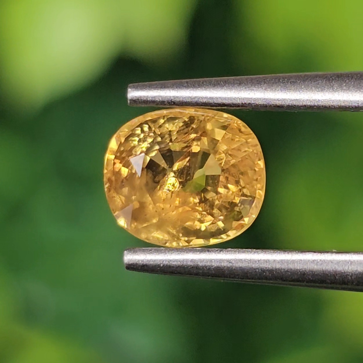 พลอย บุษราคัม yellow sapphire 0.86 กะรัต (Cts.) พลอยแท้ อัญมณีมงคลประจําวันเกิด เครื่องประดับพลอย