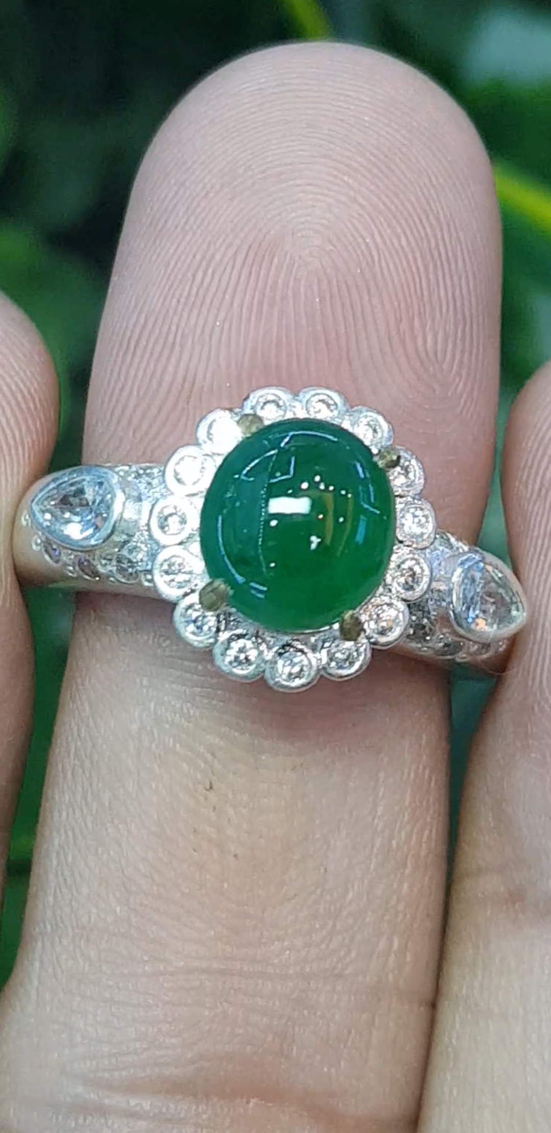 หยก พม่า แท้ Jade แหวนหยก (jadeite) 2.07 กะรัต (Cts.) ดิบ (Size) 59 ไม่ผ่านการปรับปรุง (Type A) พม่า (Myanmar)