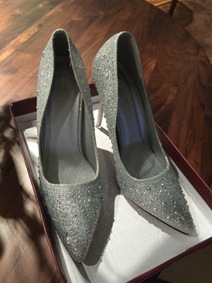 รองเท้าออกงาน รองเท้าส้นสูง ฝังเพชร สวยหรู