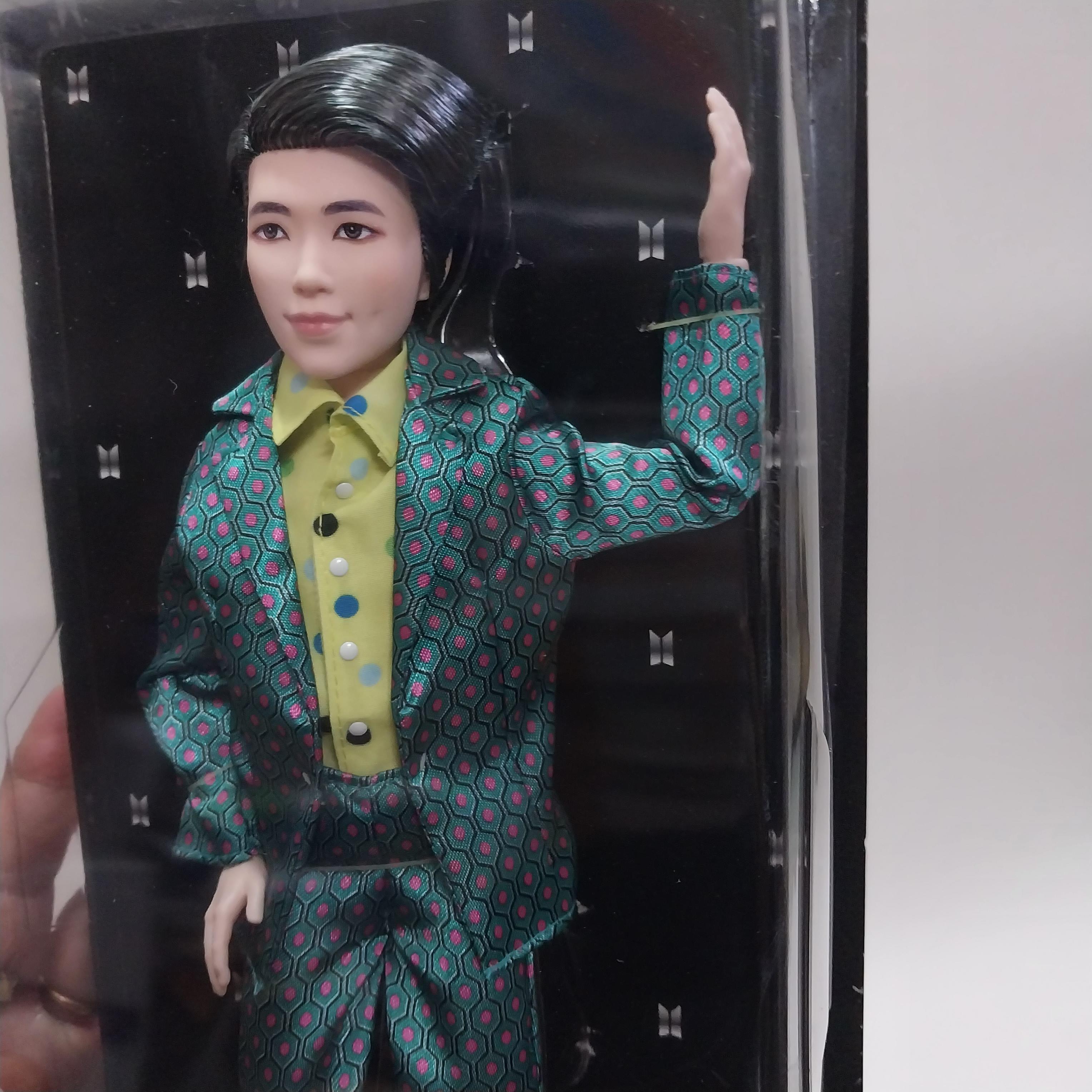 มีหลายภาพ มือ1 กล่องชำรุดบ้าง มีหลายภาพ ตุ๊กตาบอยแบรนด์เกาหลี BTS ของแท้แมทเทล