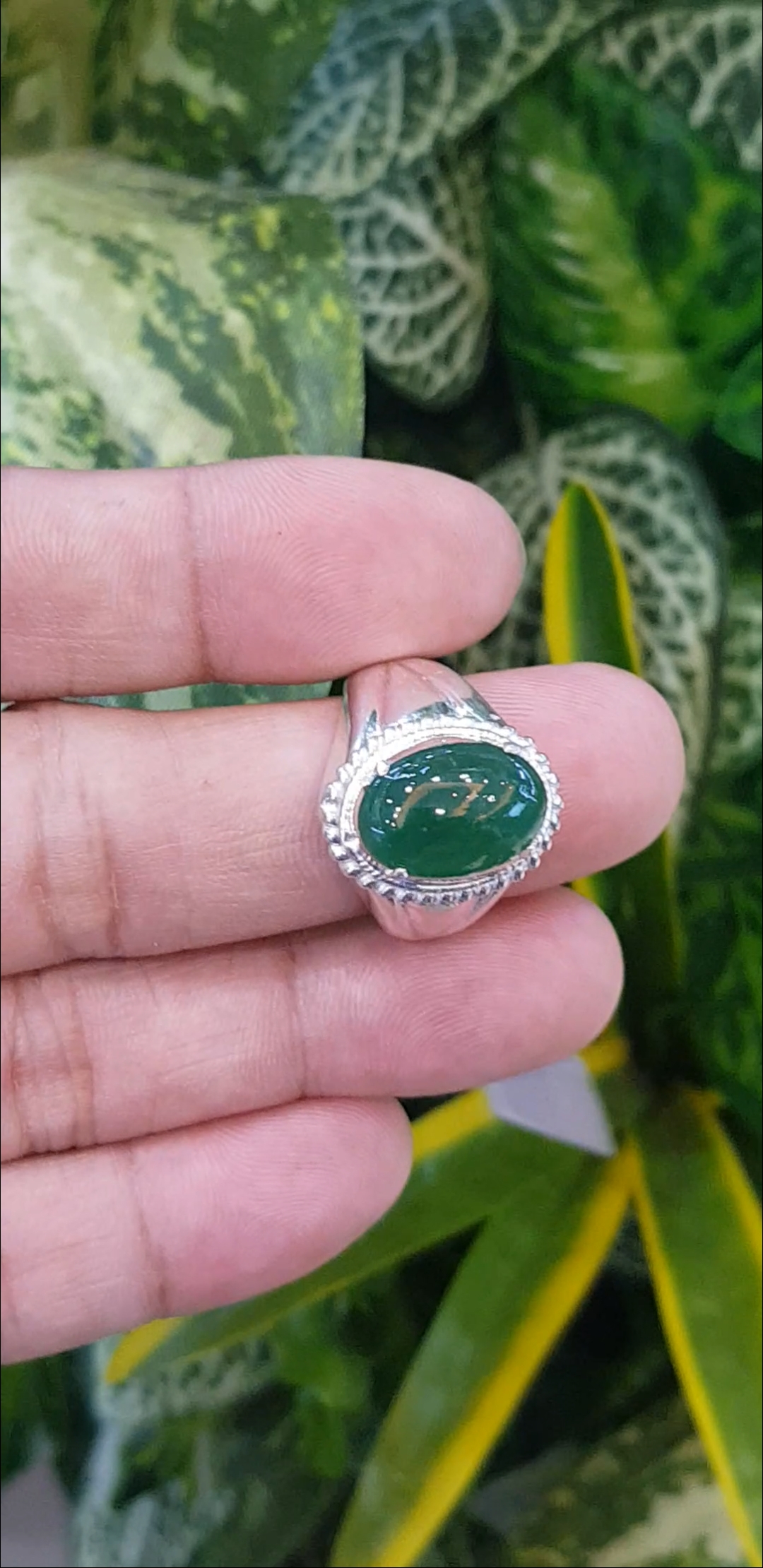 หยก พม่า แท้ Jade แหวนหยก 翡翠戒指 (Jadeite ring) 3.39 กะรัต (Cts.) (Size) 58 ดิบ ไม่ผ่านการปรับปรุง (Type A) พม่า (Myanmar)