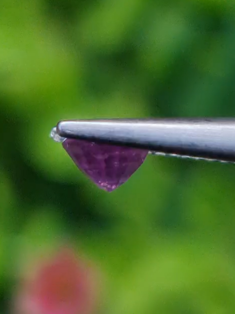 พลอย เพอเพิล แซฟไฟร์ สีม่วง Purple Sapphire 0.94 กะรัต (Cts.) พลอยแท้ อัญมณีมงคลประจําวันเกิด เครื่องประดับพลอย