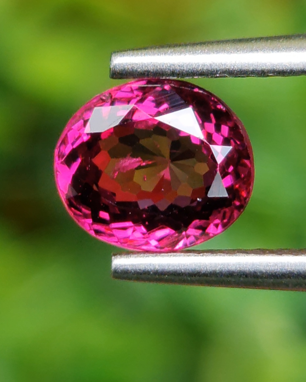 พลอย โรโดไลต์ กาเน็ท Rhodolite Garnet 1.28 กะรัต Cts.พลอยแท้ อัญมณีมงคลประจําวันเกิด เครื่องประดับพลอย