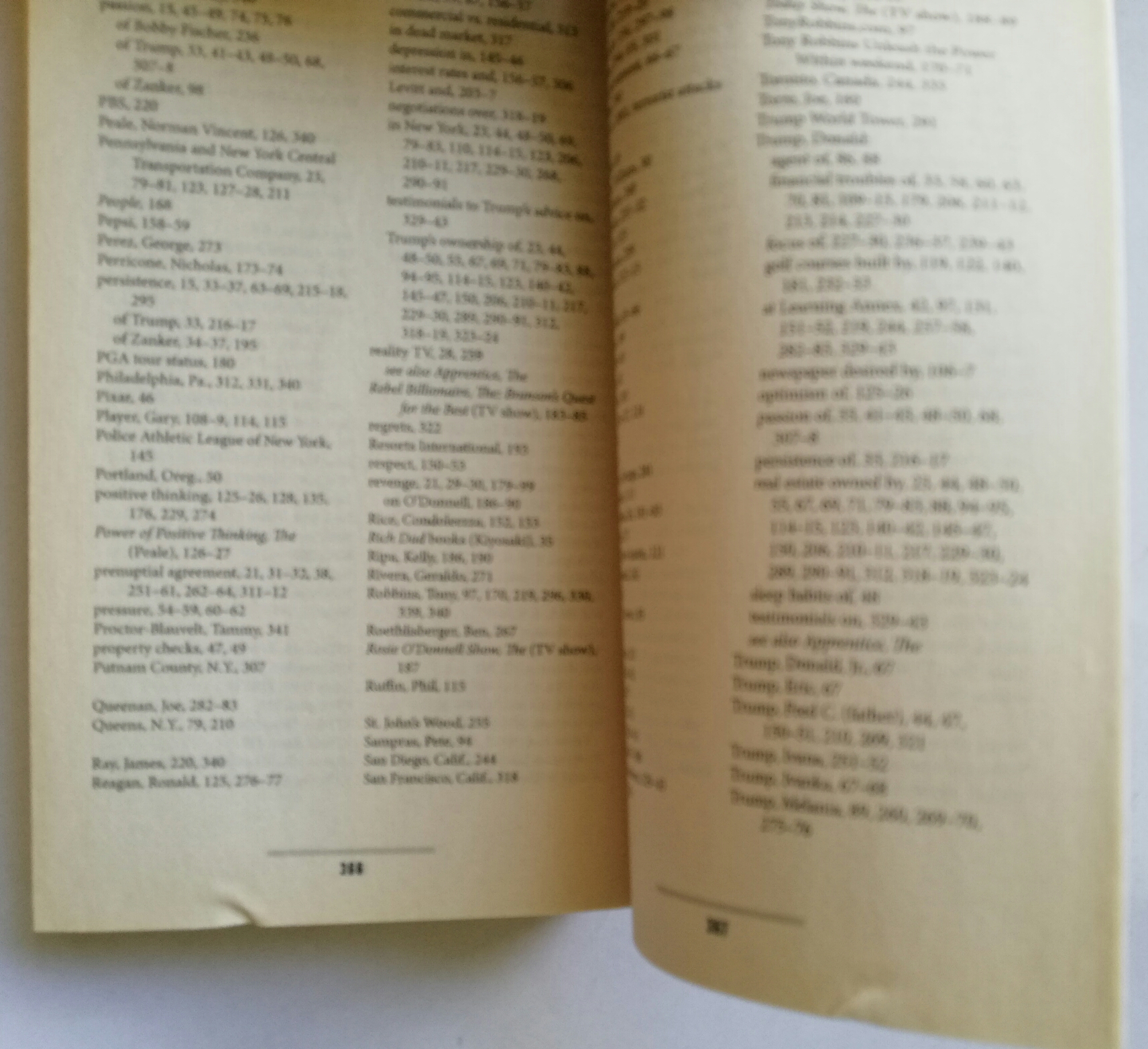 หนังสือแนวทักษะการบริหารจัดการ ฉบับภาษาอังกฤษ *THINK BIG" โดย Donald J.Trump และ Bill Zanker, president/founder The Learning Annex _Make It Happen in Business and Life **หนังสือมีตำหนิ โปรดตรวจสอบทุกภาพ