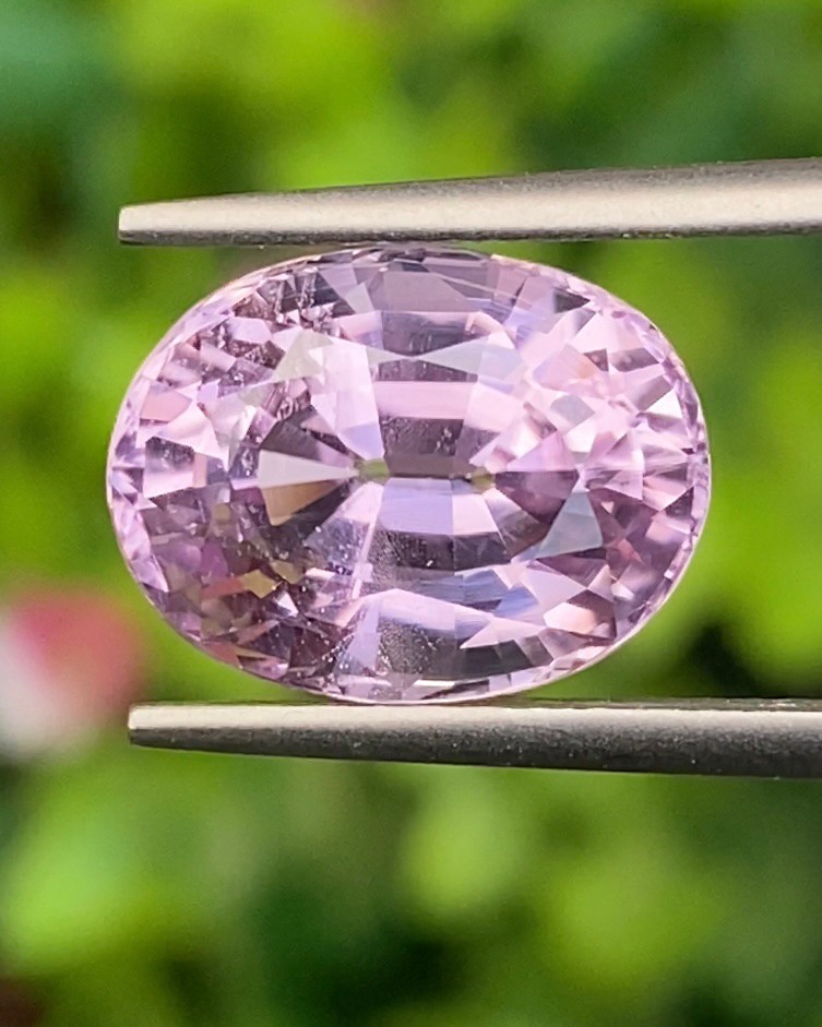 พลอย คุนไซท์ Kunzite 6.30 กะรัต (Cts.) พลอยแท้อัญมณีมงคล ประจําวันเกิด เครื่องประดับพลอย