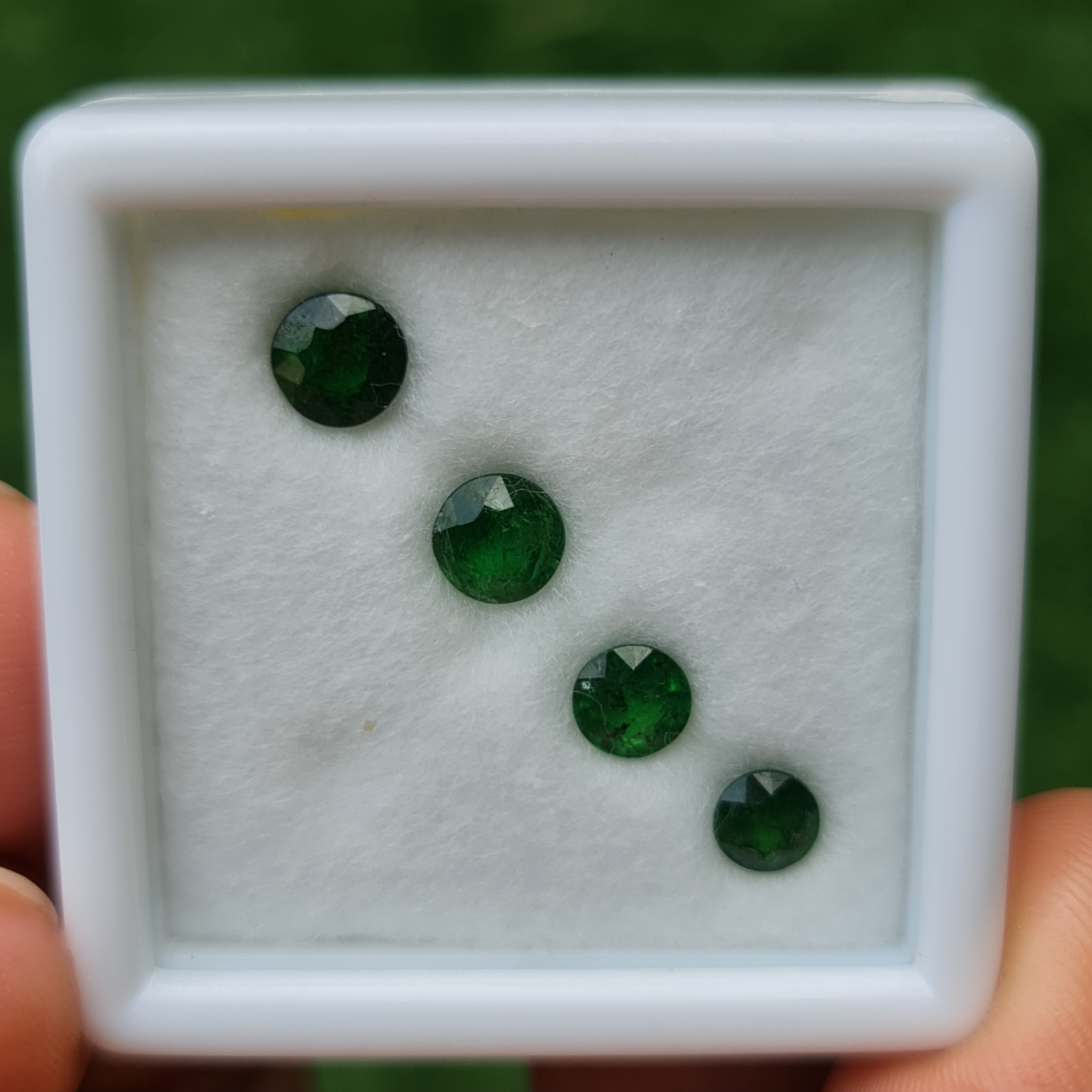 พลอย ซาโวไรท์ Tsavorite Garnet 2.78 กะรัต (Cts.) 4 เม็ด พลอยแท้ อัญมณีมงคลประจําวันเกิด เครื่องประดับพลอย