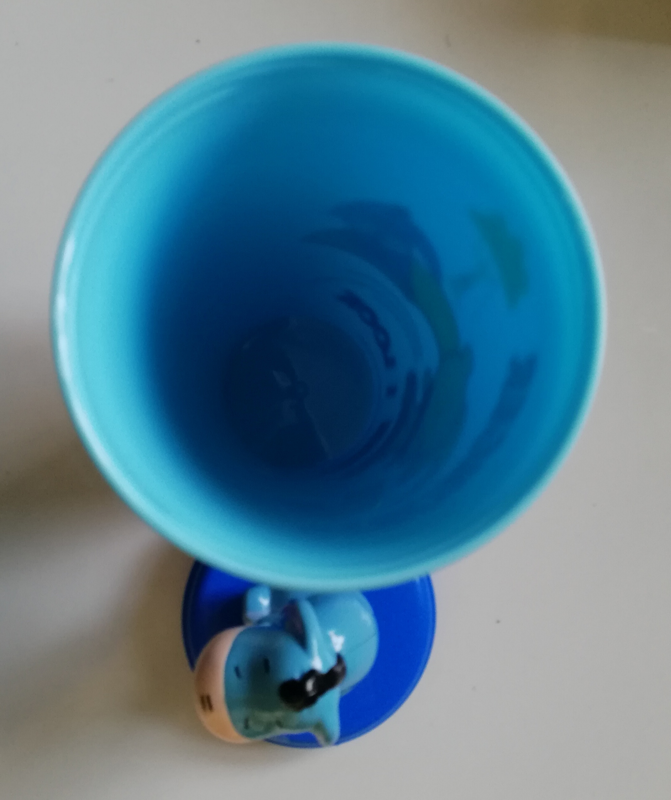 แก้วน้ำลายหมีพูฟ์เด็ก และเพื่อน Winnie the Pooh and friends, kid "Stronger than I Look" ของสะสมเห่าจาก, Jiffy ***มีตำหนิตรงรอยหักที่ก้นหมีพูบริเวณที่ติดหับฝา แต่ยังคงเสียบเดือยได้ตามปกติ