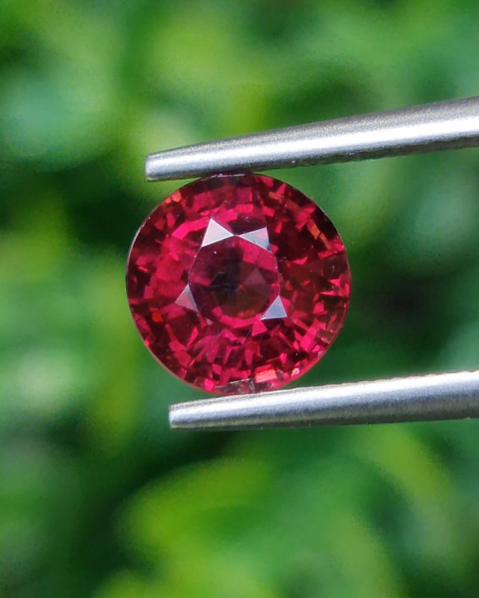 พลอย โรโดไลต์ กาเน็ท Rhodolite Garnet 2.42 กะรัต Cts.พลอยแท้ อัญมณีมงคลประจําวันเกิด เครื่องประดับพลอย