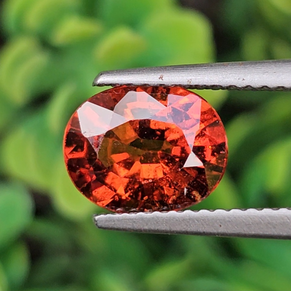 พลอย สเปสซาร์ไทต์ Spessartite Garnet 2.35 กะรัต Cts. พลอยแท้ อัญมณีมงคลประจําวันเกิด เครื่องประดับพลอย