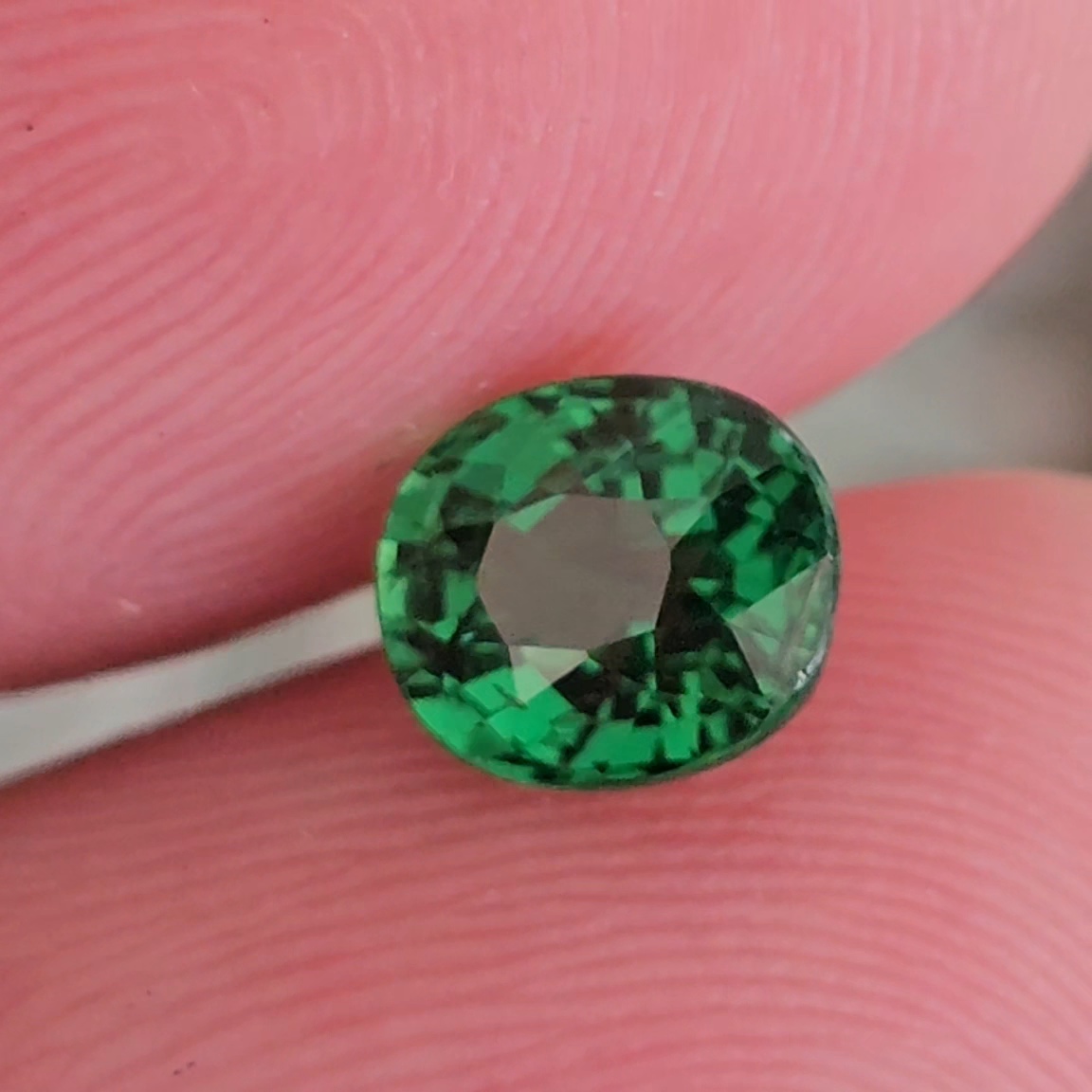 พลอย ซาโวไรท์ Tsavorite Garnet 1.24 กะรัต (Cts.) ดิบ Unheated พร้อมใบเซอร์ อัญมณีมงคลประจําวันเกิด เครื่องประดับพลอย