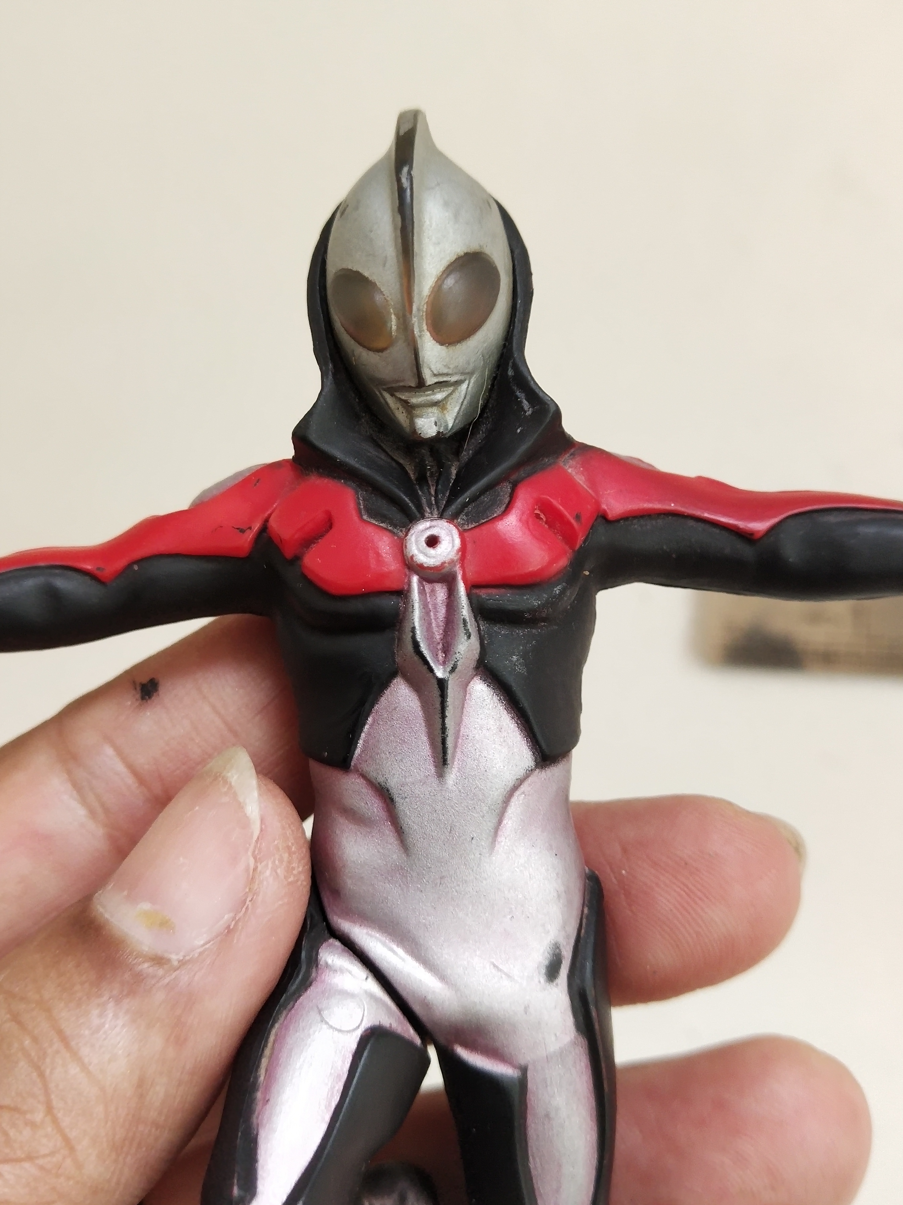 ของสะสม อุลตร้าแมน Ultraman ,ดาร์คอุลตร้า พร้อมฐาน และ แกนตั้ง Dark Ultra ซ่อมสี ขาแยก หน้าติดกาวถาวร
