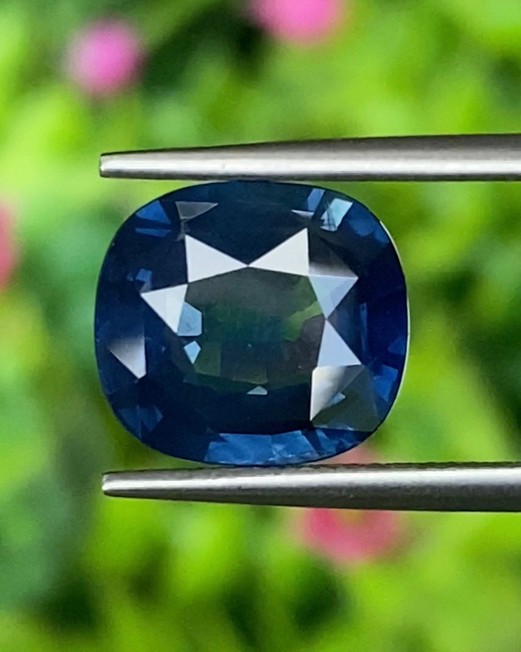 พลอย ไพลิน blue sapphire 3.79 กะรัต (Cts.) พลอยแท้ อัญมณีมงคลประจําวันเกิด เครื่องประดับพลอย