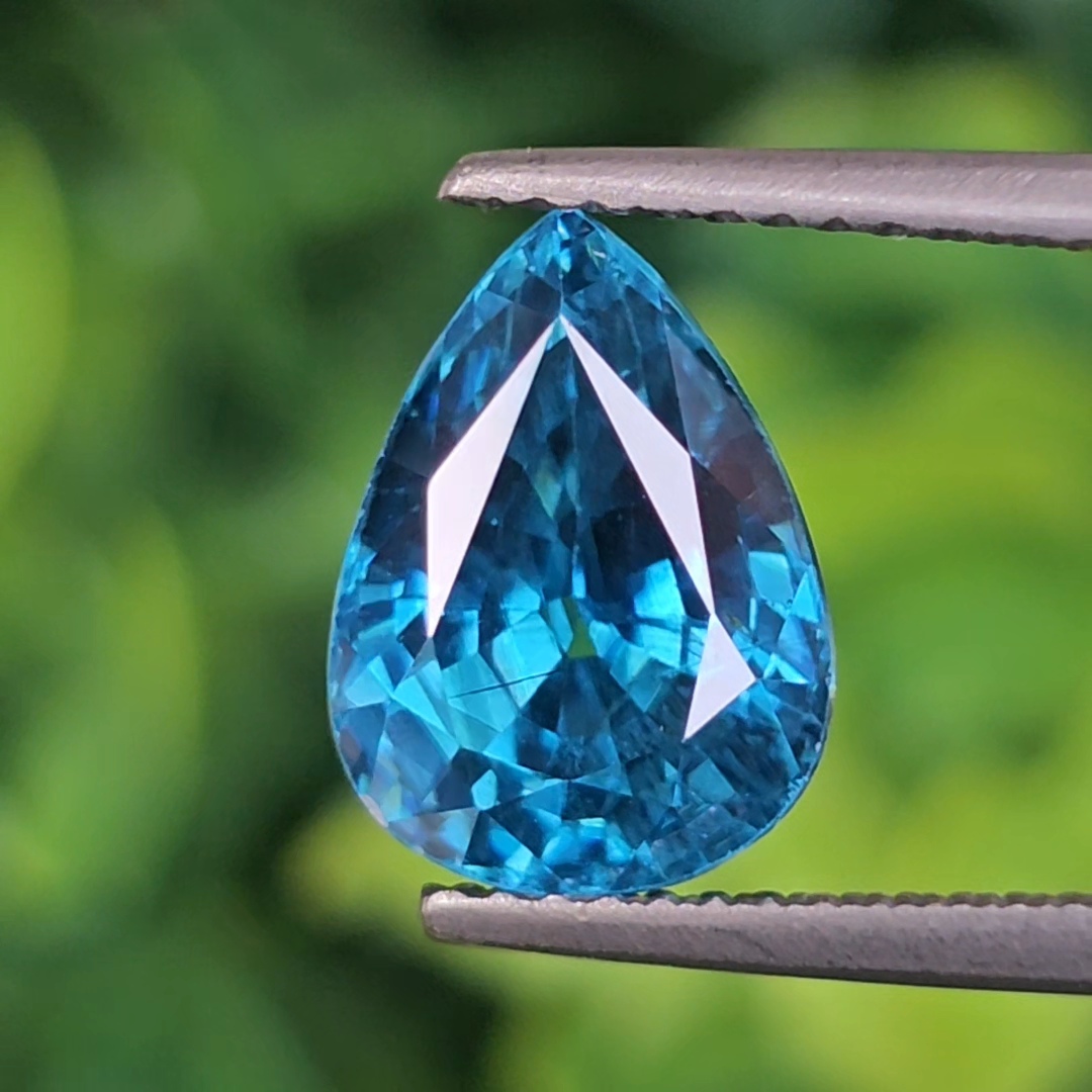 พลอย เพทาย (Zircon) 5.55 กะรัต (Cts.) พลอยแท้ อัญมณีมงคลประจําวันเกิด เครื่องประดับพลอย