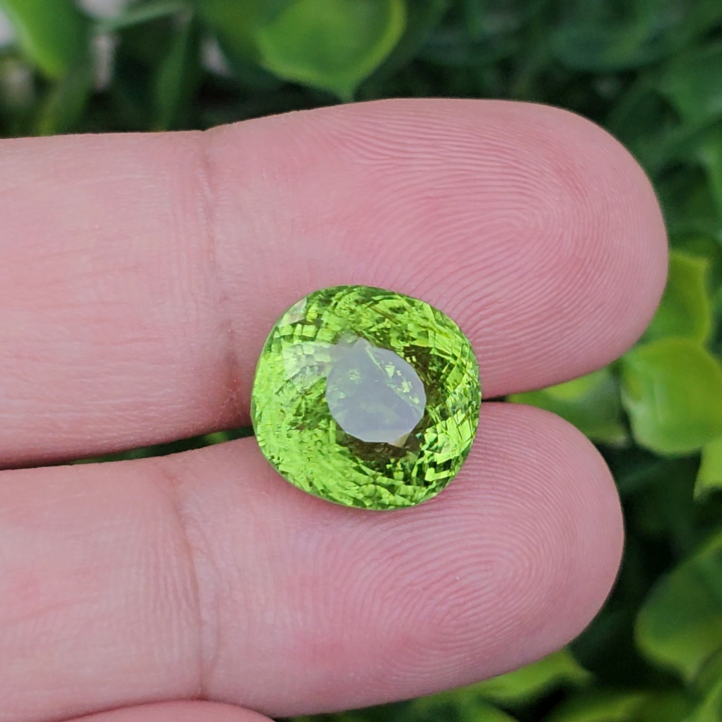 พลอย พาไรบ้า ทัวร์มาลีน Paraiba Tourmaline 11.02 กะรัต (Cts.) *สีพิเศษ เขียวนีออน neon green พร้อมใบเซอร์ พลอยแท้อัญมณีมงคล ประจําวันเกิด เครื่องประดับพลอย