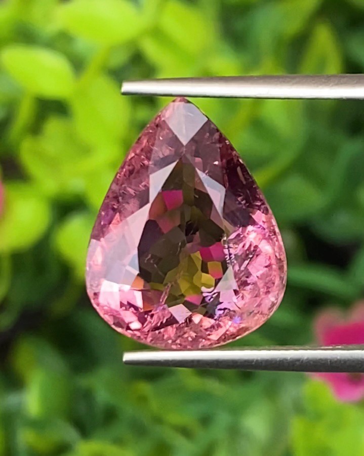 พลอย ทัวร์มาลีน Tourmaline 7.79 กะรัต (Cts.) พลอยแท้ อัญมณีมงคลประจําวันเกิด เครื่องประดับพลอย