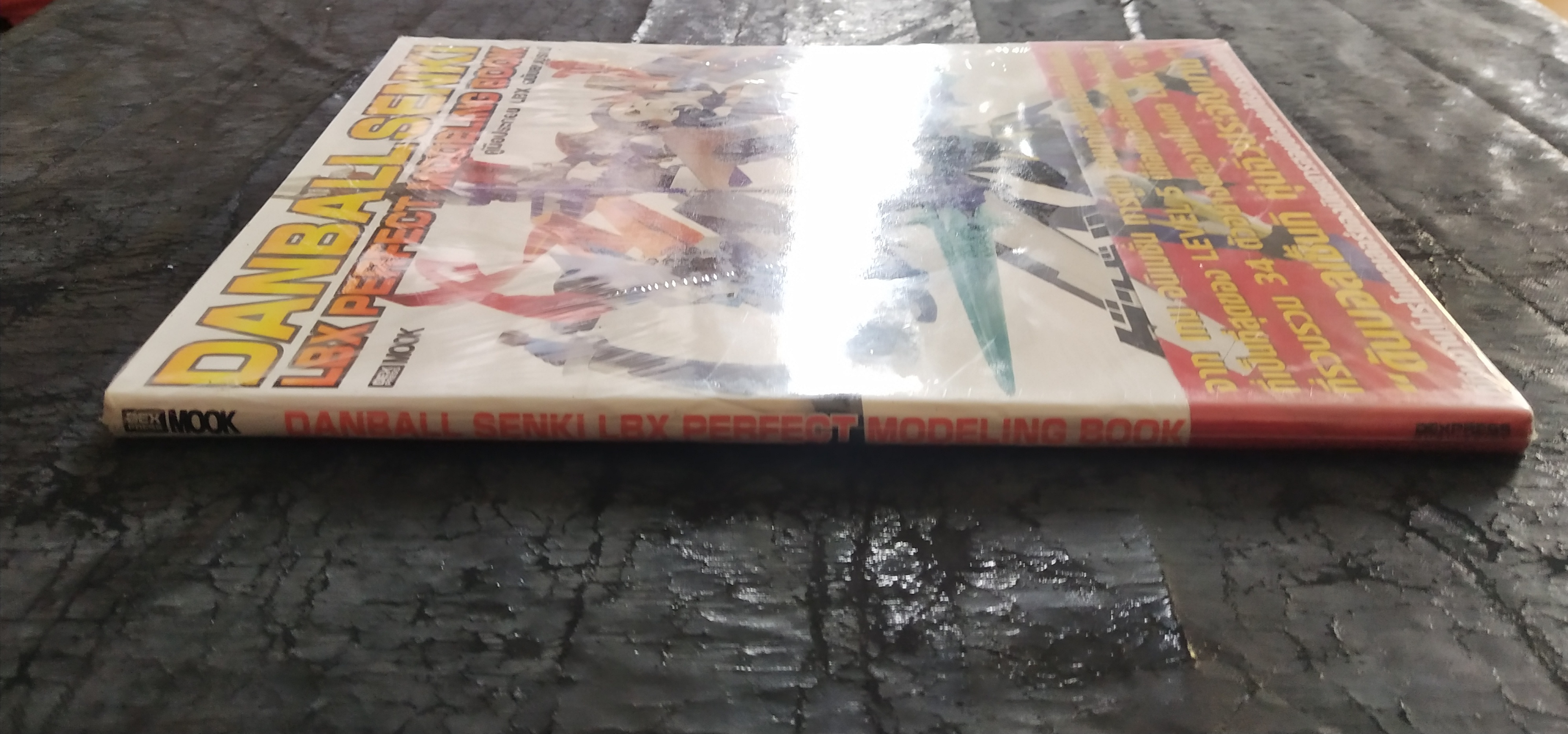 มีหลายภาพ,หนังสือใหม่มีรอยที่สันด้านล่าง *แกะแพ็คเพื่อถ่ายรูป หนังสิอ DANBALLSENKI LBX PERFECT MODELING BOOK คู่มือประกอบ LBX ฉบับสมบูรณ์ จาก เกม อนิเมชั่น การ์ตูน จนมาถึงพลาสติกโมเดล ที่เป็นที่สุดของ LEVEL 5 มีคือหนังสือเพียงเล่มเดียวที่รวบรวม 34 ตัวอย่า