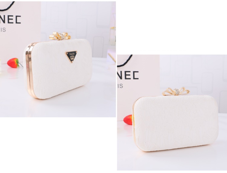 Evening Clutch กระเป๋าออกงาน Emido ทรงสี่เหลี่ยม แบบลูกไม้เรียบหรู สีขาว จุกเปิดเก๋ๆรูปโบว์มีเพชร มาพร้อมสายสะพายยาว