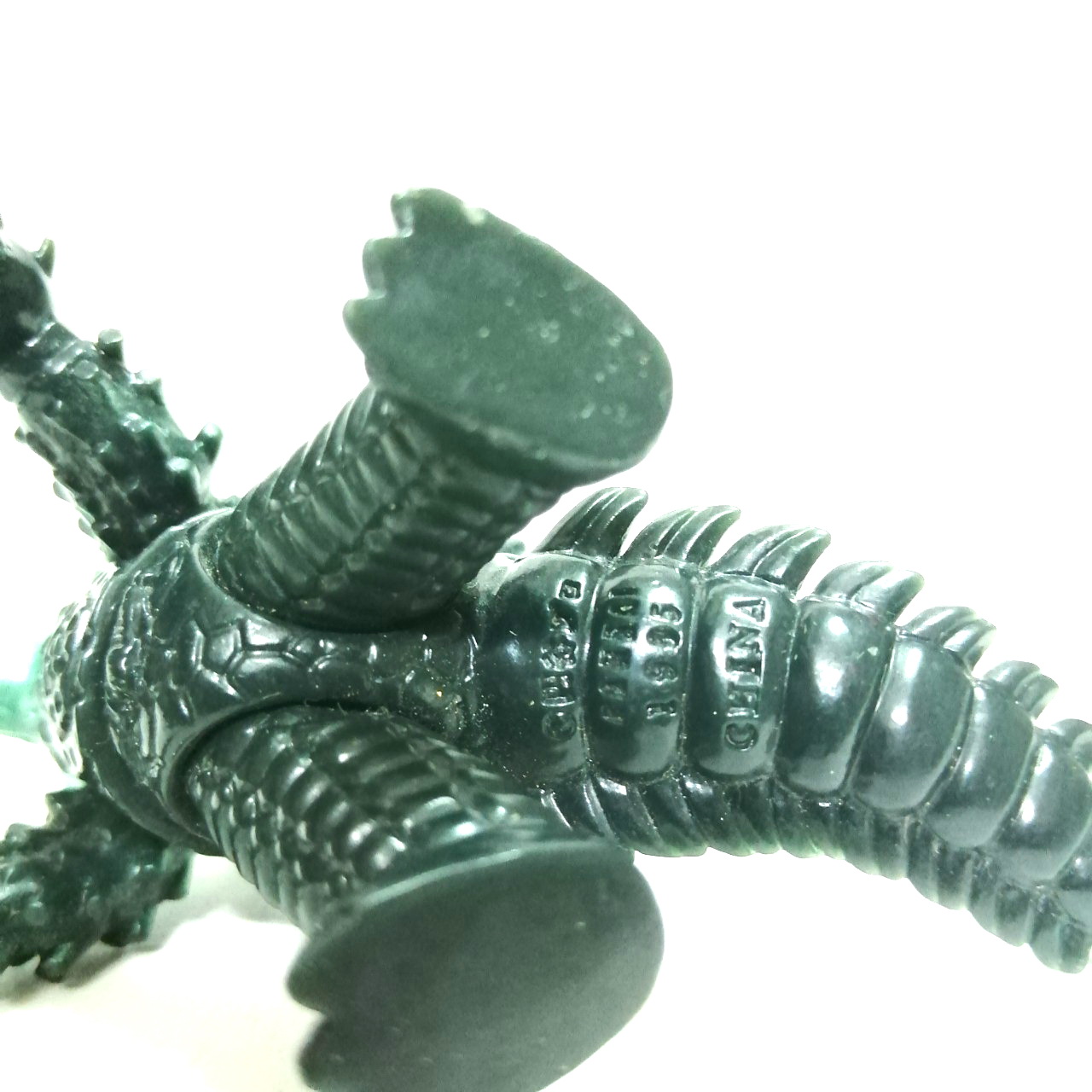 ซอฟ 3 นิ้ว ขนาดตามรูป สัตว์ประหลาดไทแร้นต์ จากอุลตร้าแมนทาโร่สภาพดึมีรอยบ้าง