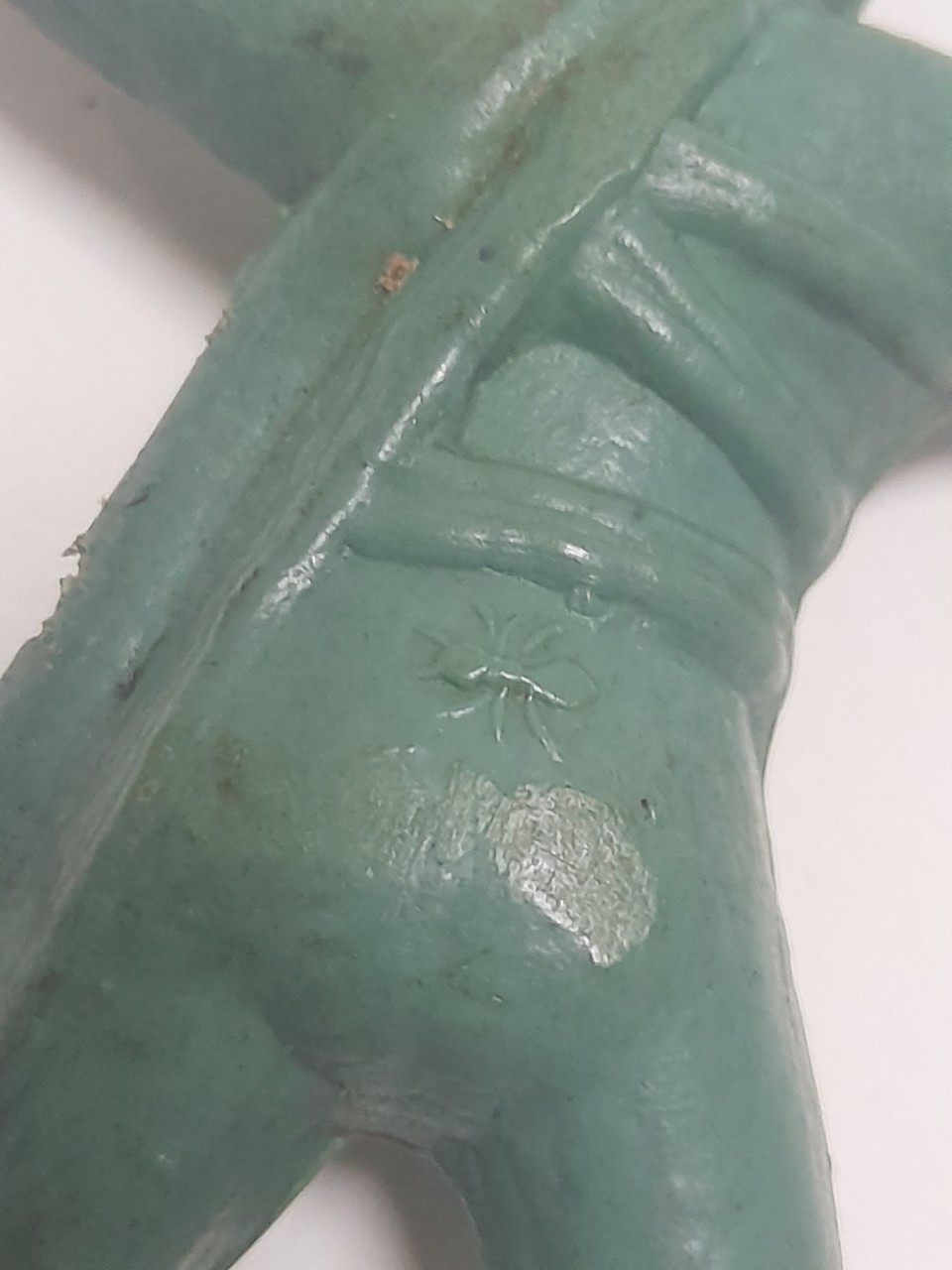 มีหลายภาพ มนุษย์สายรุ้ง รุ่นเก่า ขนาด4 นิ้ว สภาพดี มีรอยที่จมูก ไม่หักไม่กาว