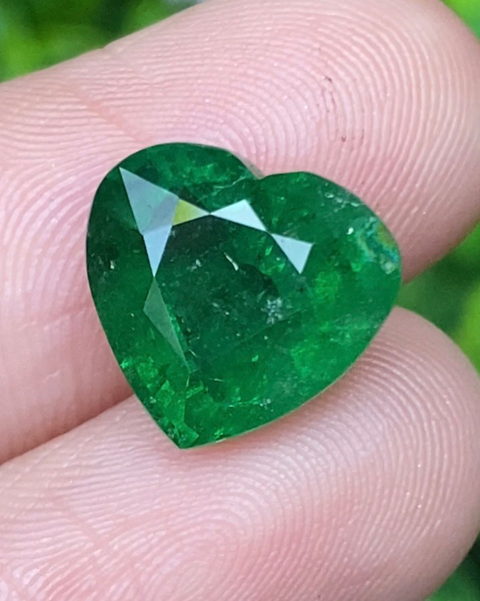 พลอย ซาโวไรท์ Tsavorite Garnet 6.99 กะรัต (Cts.) ดิบ Unheated พร้อมใบเซอร์ พลอยแท้ อัญมณีมงคลประจําวันเกิด เครื่องประดับพลอย