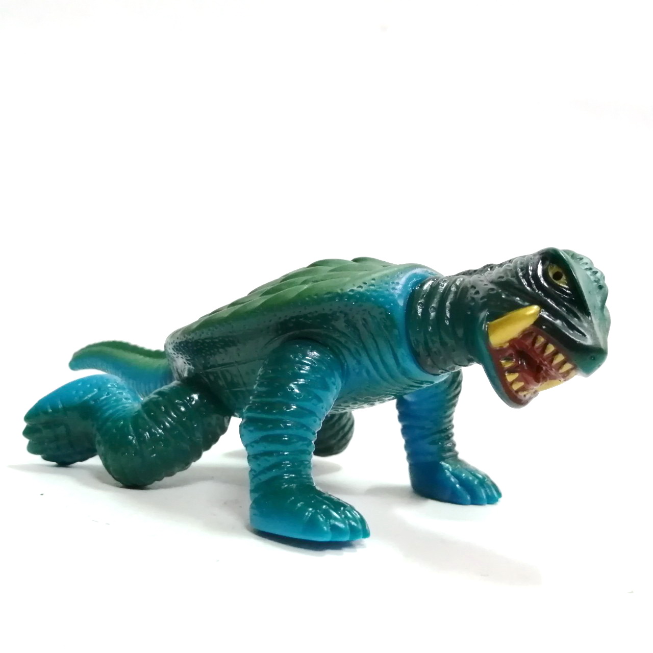 ซอฟ 4 นิ้ว TOMY DAIEI (โทมี่ ไดเอะ)ซอฟทำเลียนแบบของเก่า สัตว์ประหลาด กาเมร่า ท่าคลาน สีฟ้าเขียว สภาพดี งานเก่าหายาก