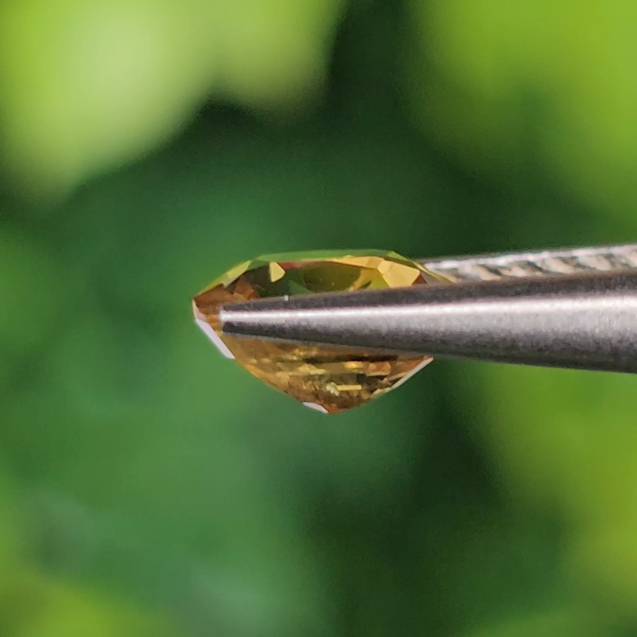 พลอย บุษราคัม yellow sapphire 0.86 กะรัต (Cts.) พลอยแท้ อัญมณีมงคลประจําวันเกิด เครื่องประดับพลอย