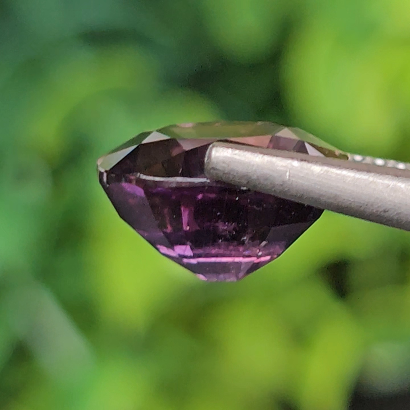 พลอย คัลเลอร์เชนจ์ แซฟไฟร์ Color Change Sapphire 3.40 กะรัต (Cts.) พลอยแท้ อัญมณีมงคลประจําวันเกิด เครื่องประดับพลอย