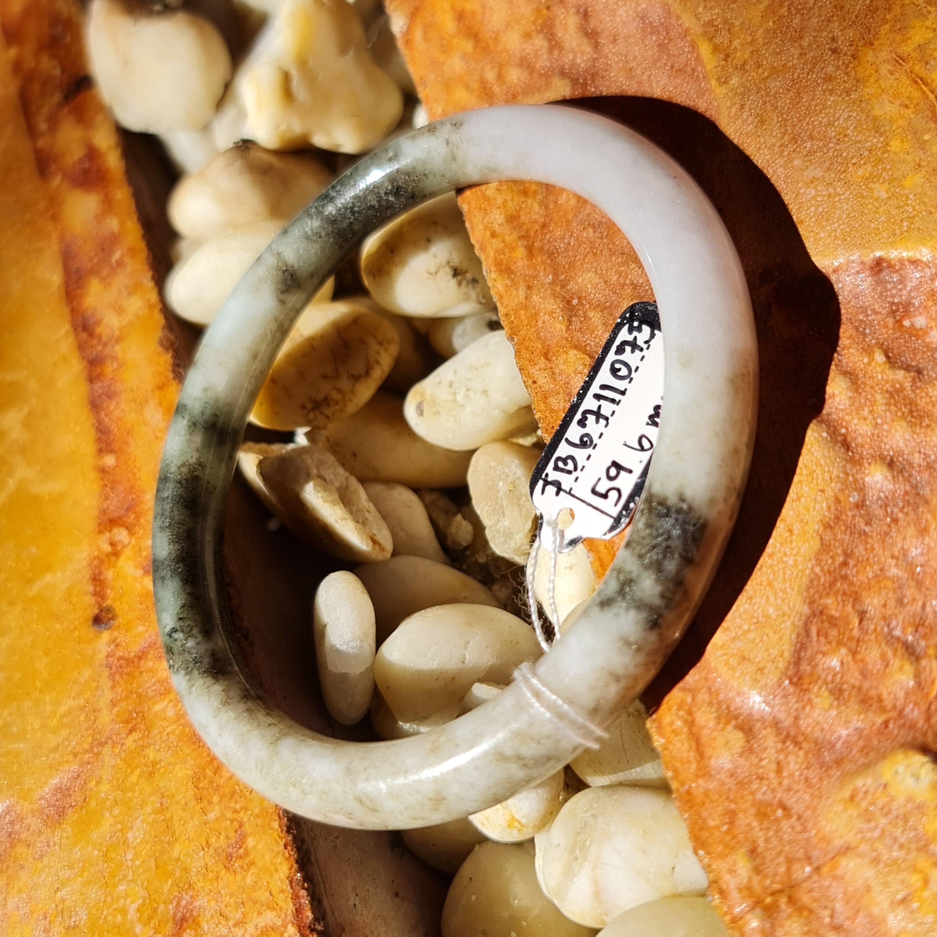 JB6711075 หยก พม่า แท้ Jade กำไลหยก 59.6 มม. (Jadeite bracelet) พม่า (Myanmar)